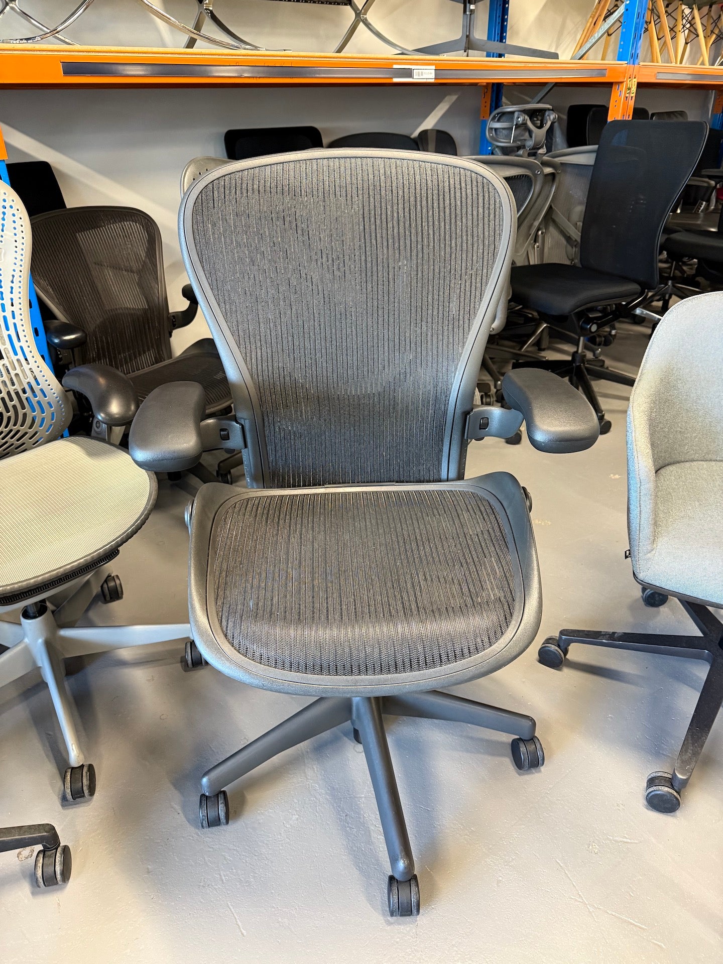 Herman miller Aeron with Armrest - Graphite (Size C)