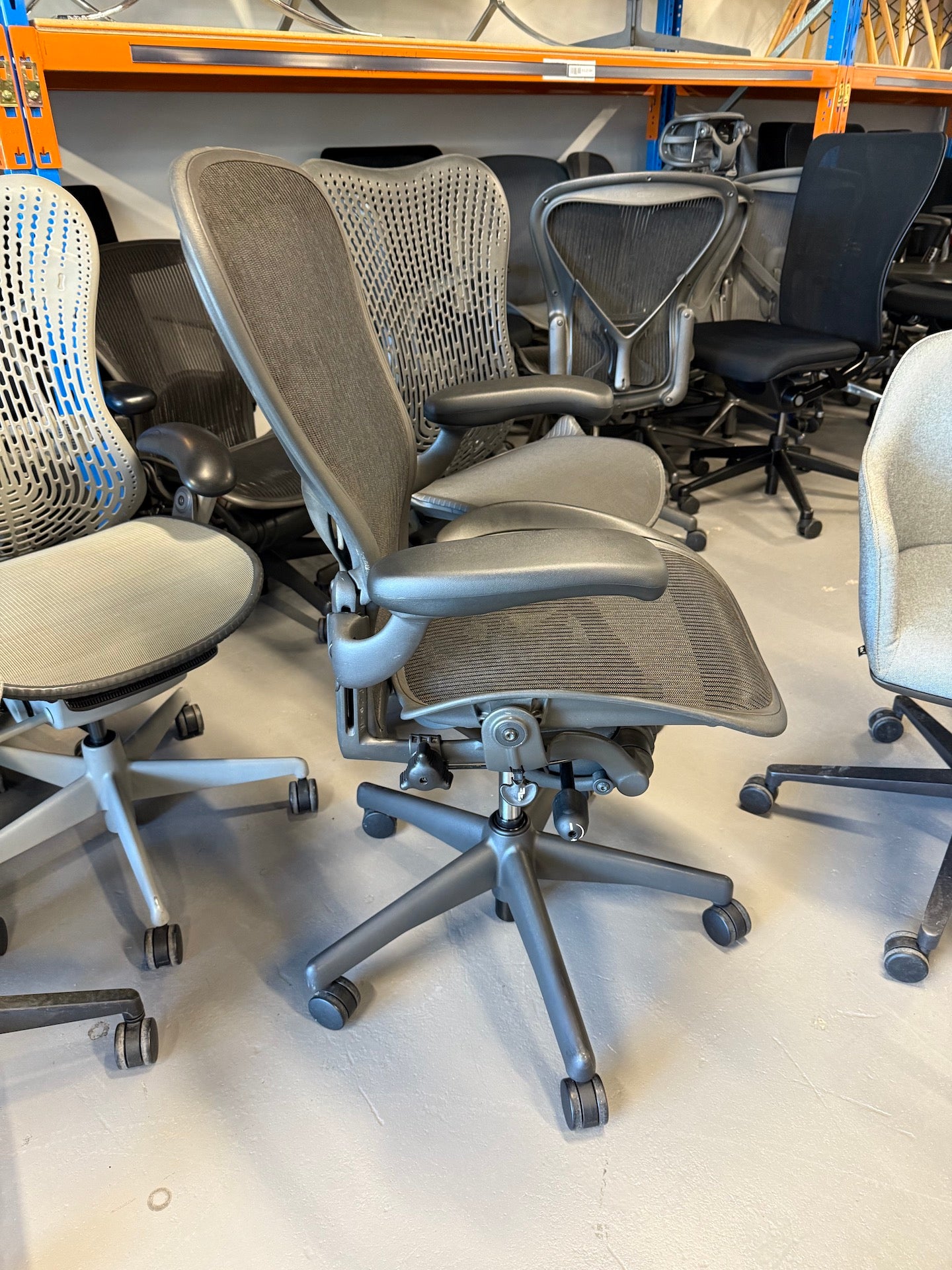 Herman miller Aeron with Armrest - Graphite (Size C)