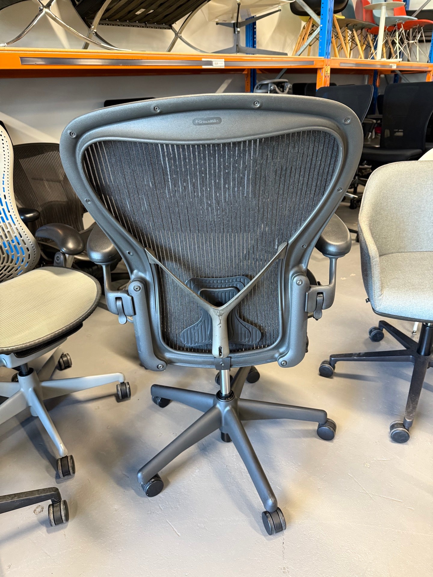 Herman miller Aeron with Armrest - Graphite (Size C)