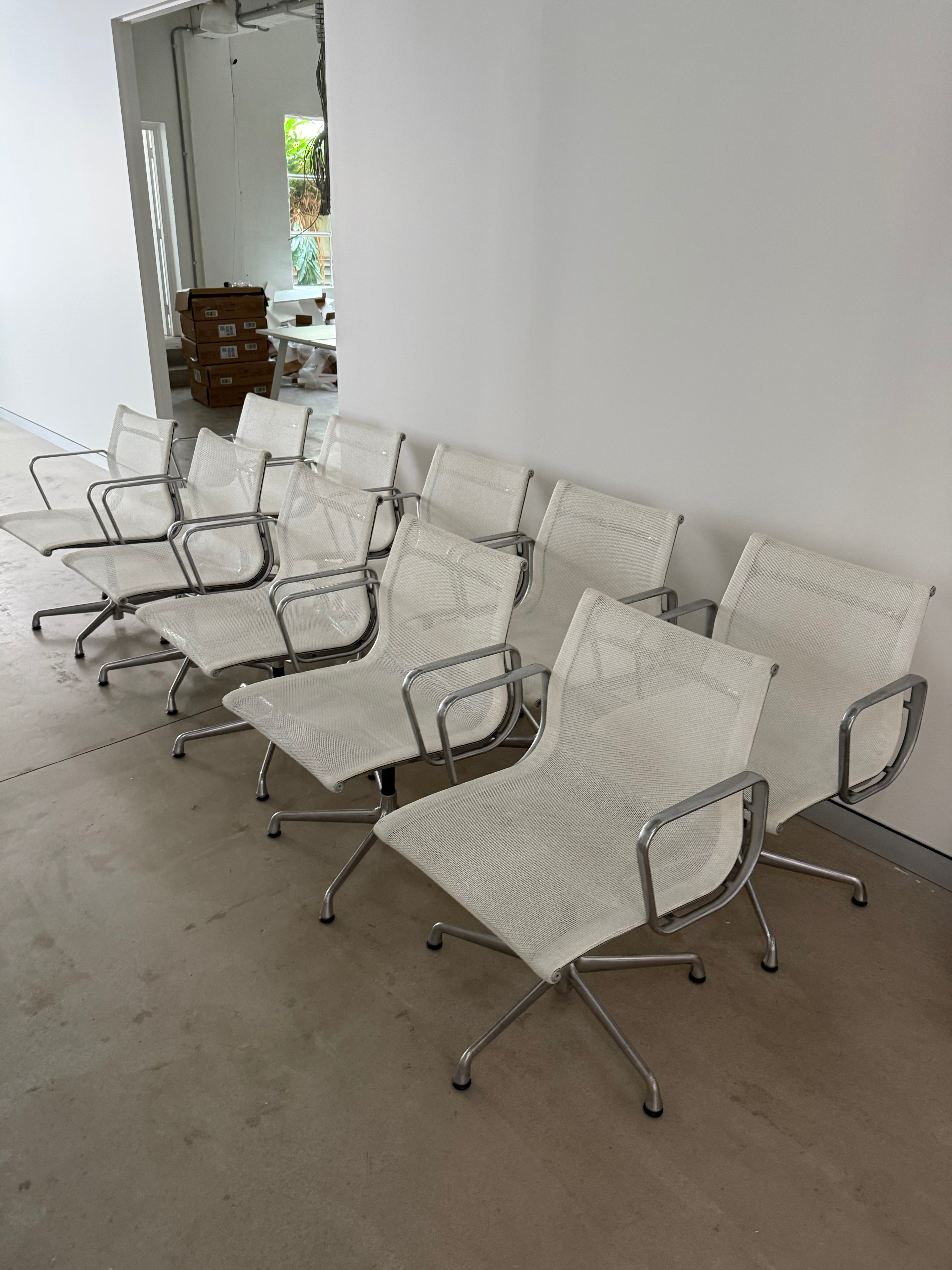 Eames Aluminum Group Executive Management Chair - White Mesh