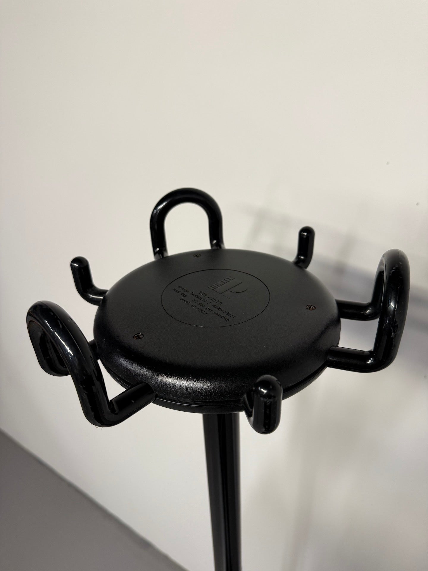 Rexite 999 Aiuto Coat Rack – Design by Raul Barbieri & Giorgio Marianelli