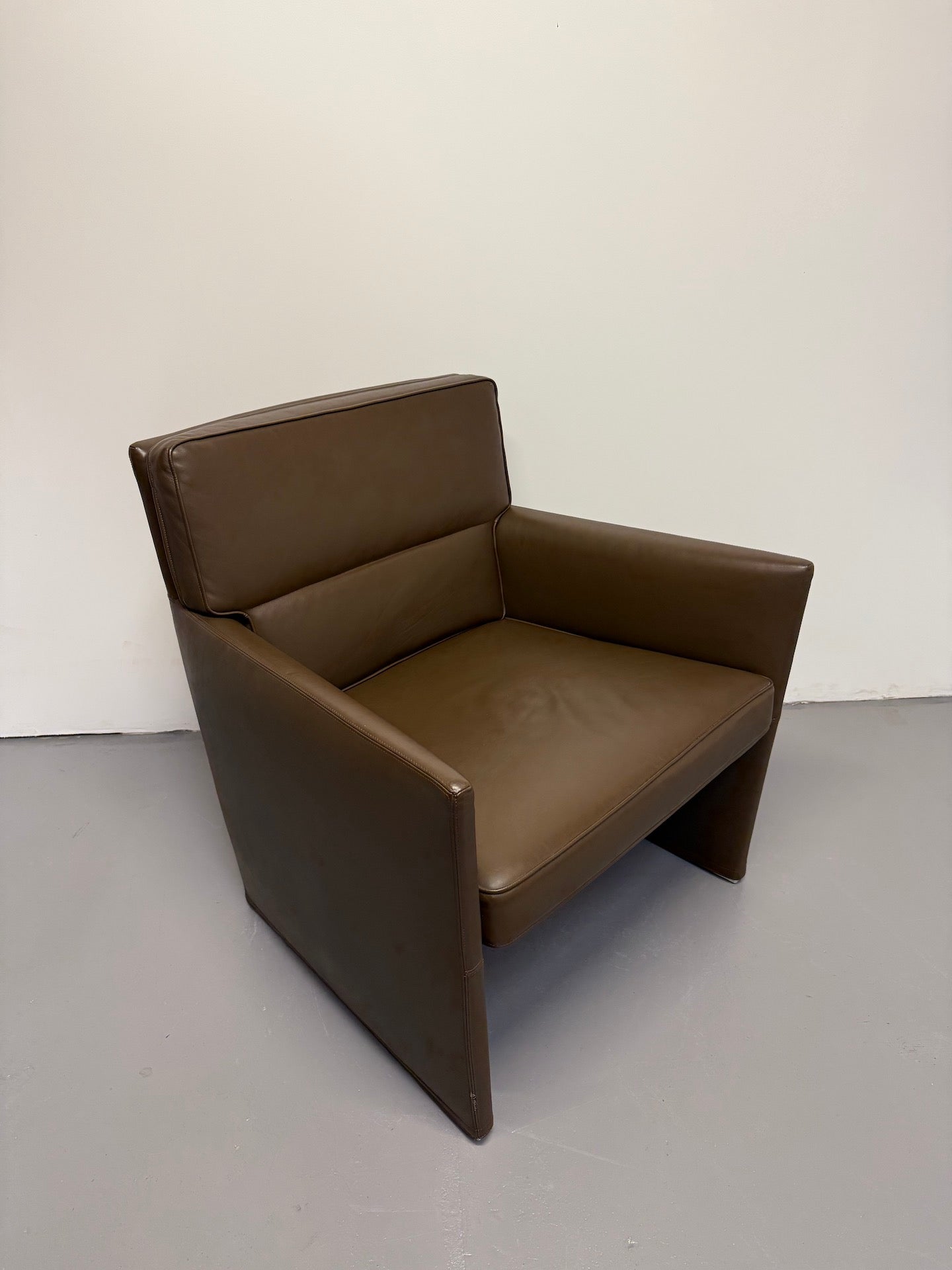 B&B Italia Posa Armchair – Italian Design by Antonio Citterio - Brown Leather