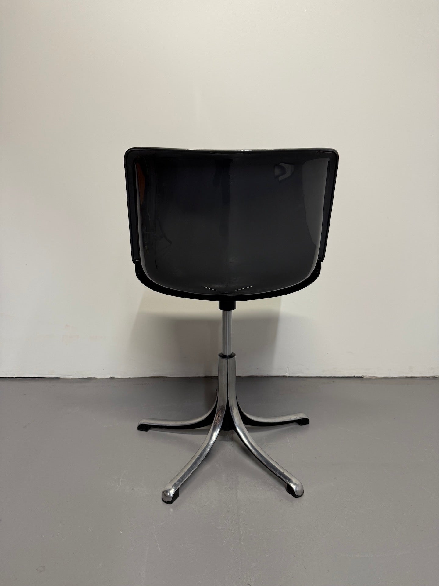 Vintage “Modus” Swivel Chair by Osvaldo Borsani for Tecno – Charcoal Grey Shell with Polished Aluminium Base