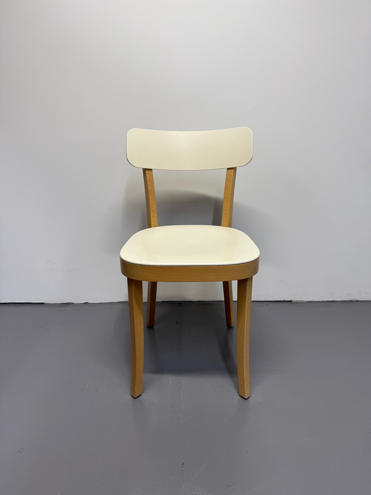 Vitra Basel Chair by Jasper Morrison – Beech Frame with White Seat & B