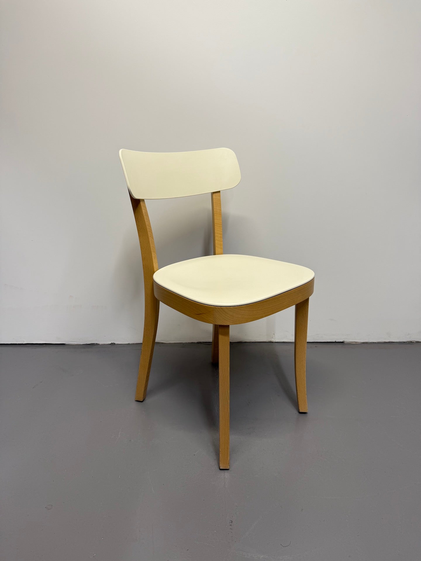 Vitra Basel Chair by Jasper Morrison – Beech Frame with White Seat & Back
