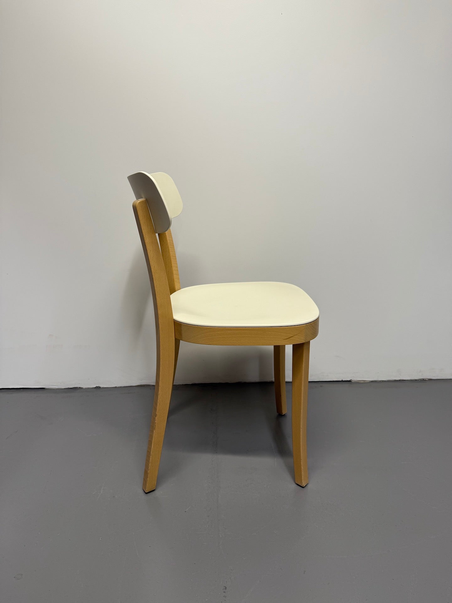 Vitra Basel Chair by Jasper Morrison – Beech Frame with White Seat & Back