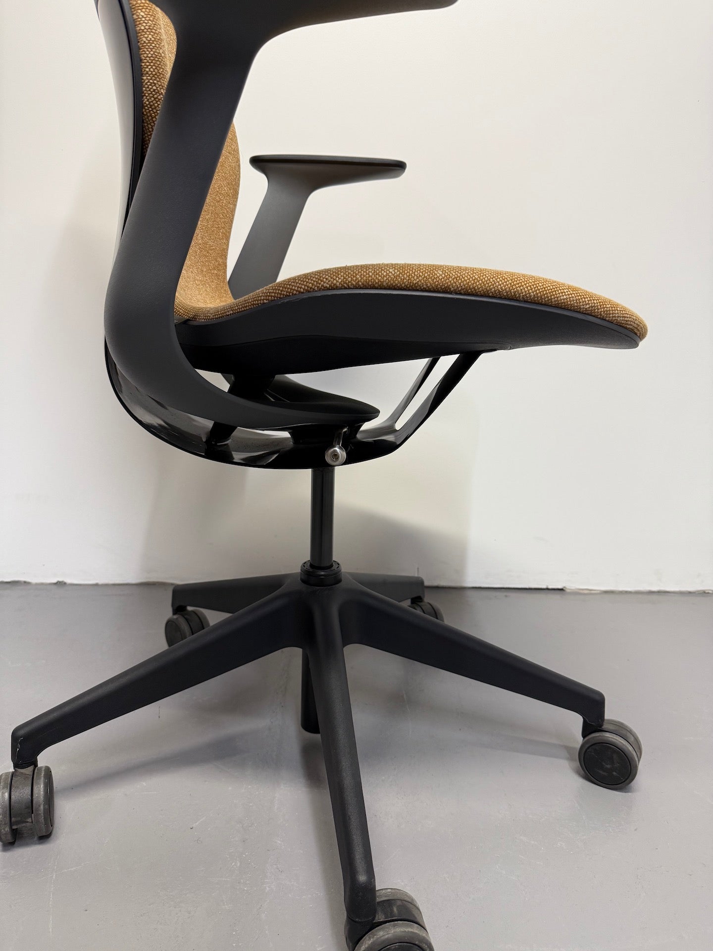 Steelcase SILQ Ergonomic Office Chair – Yellow Fabric - Ex-Showroom Stock