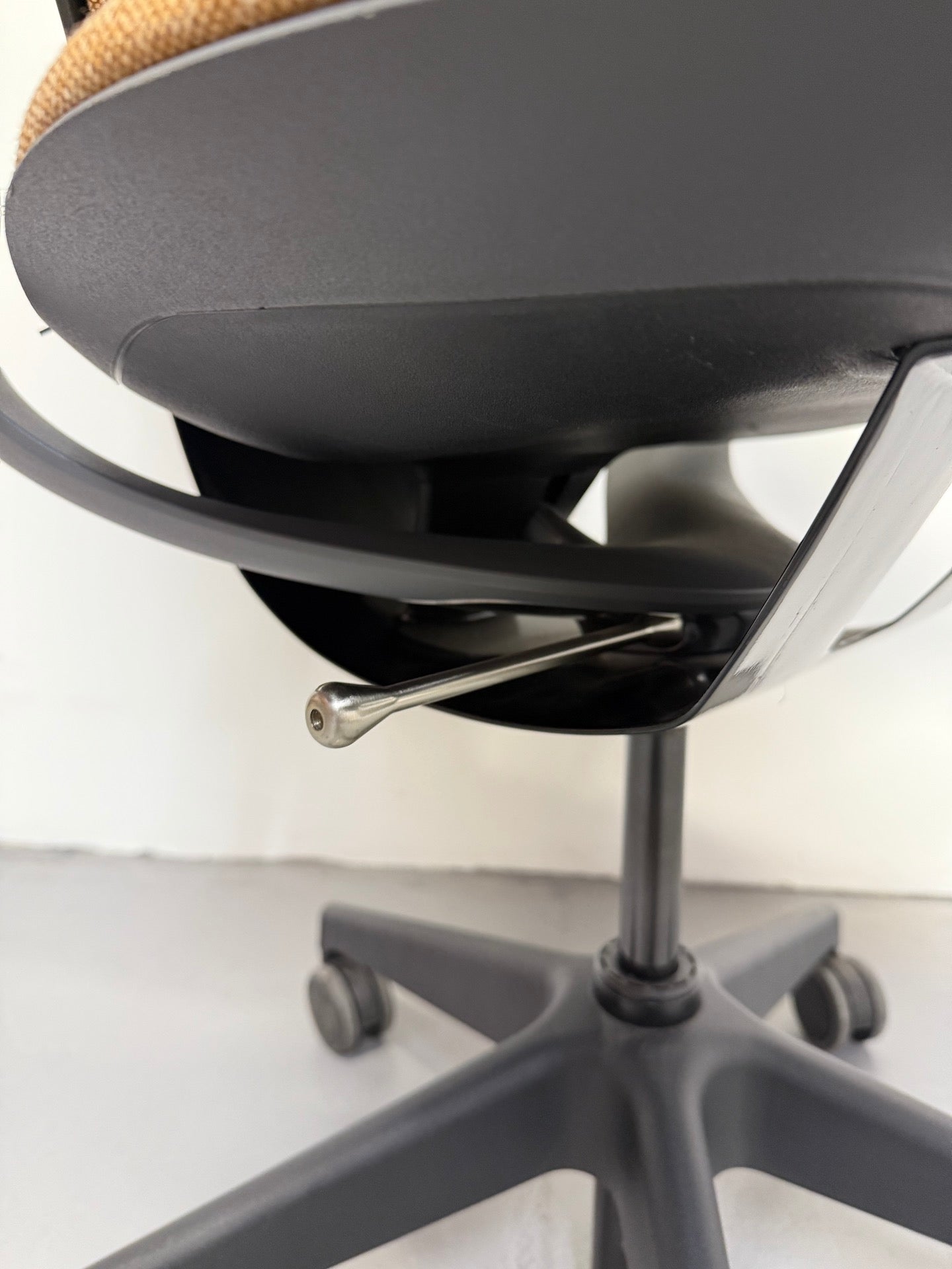 Steelcase SILQ Ergonomic Office Chair – Yellow Fabric - Ex-Showroom Stock