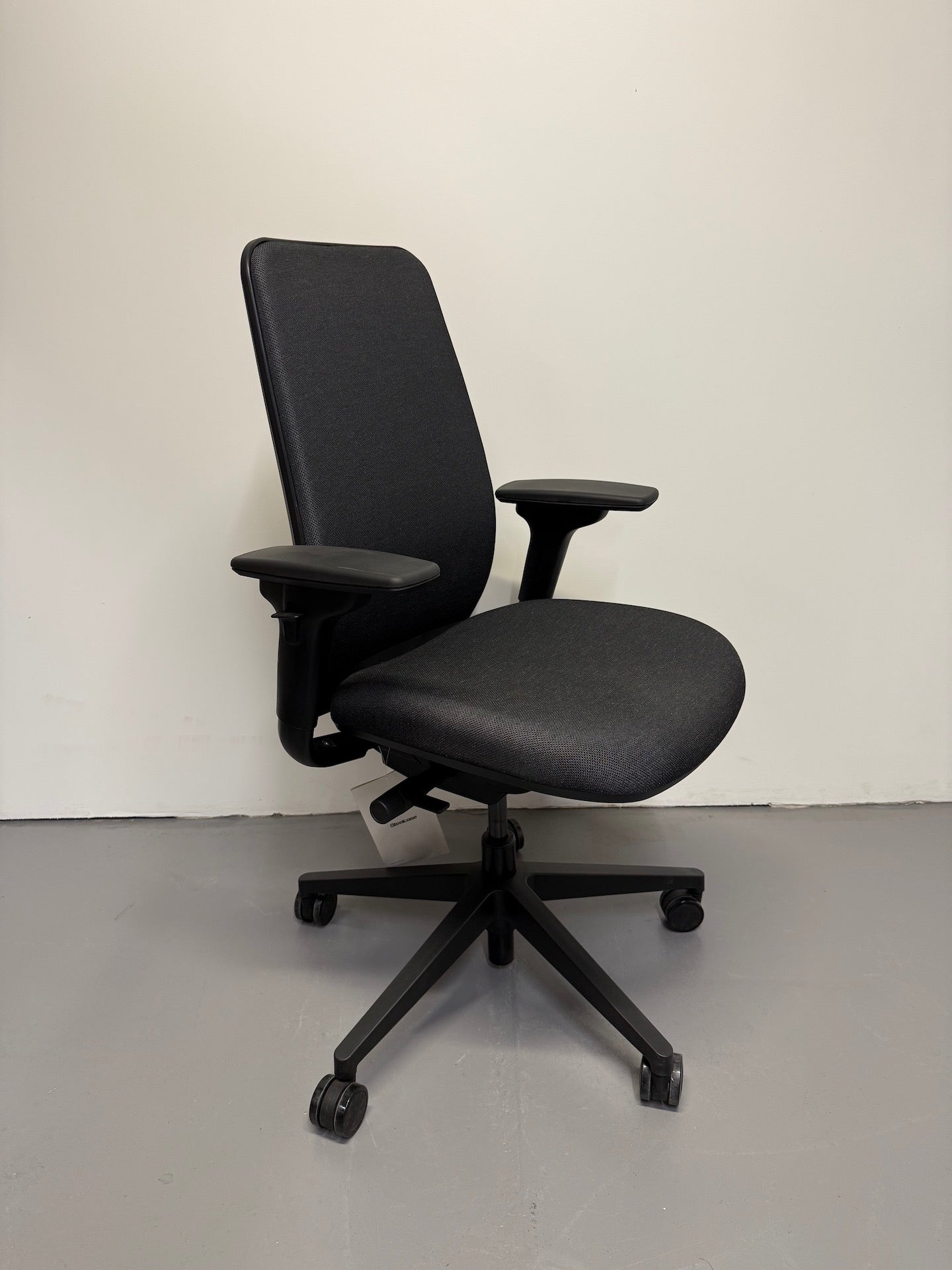 Steelcase Personality Plus Task Chair with Arms – Ex-Showroom Stock