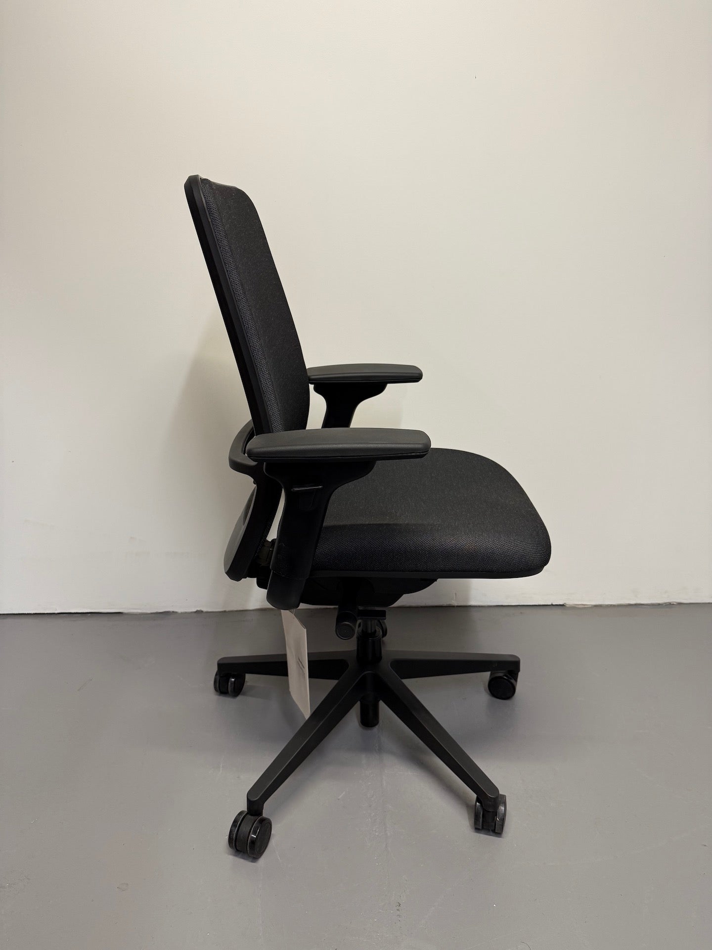 Steelcase Personality Plus Task Chair with Arms – Ex-Showroom Stock