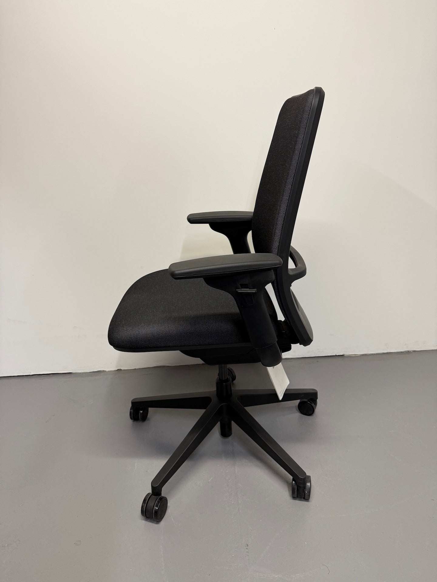 Steelcase Personality Plus Task Chair with Arms – Ex-Showroom Stock