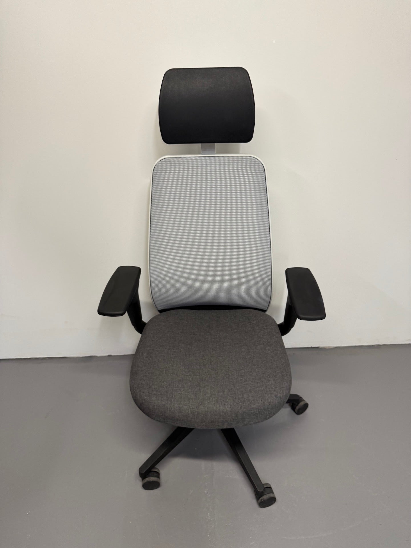 Steelcase Personality Plus Task Chair with Arms & Headrest – Ex-Showroom Stock