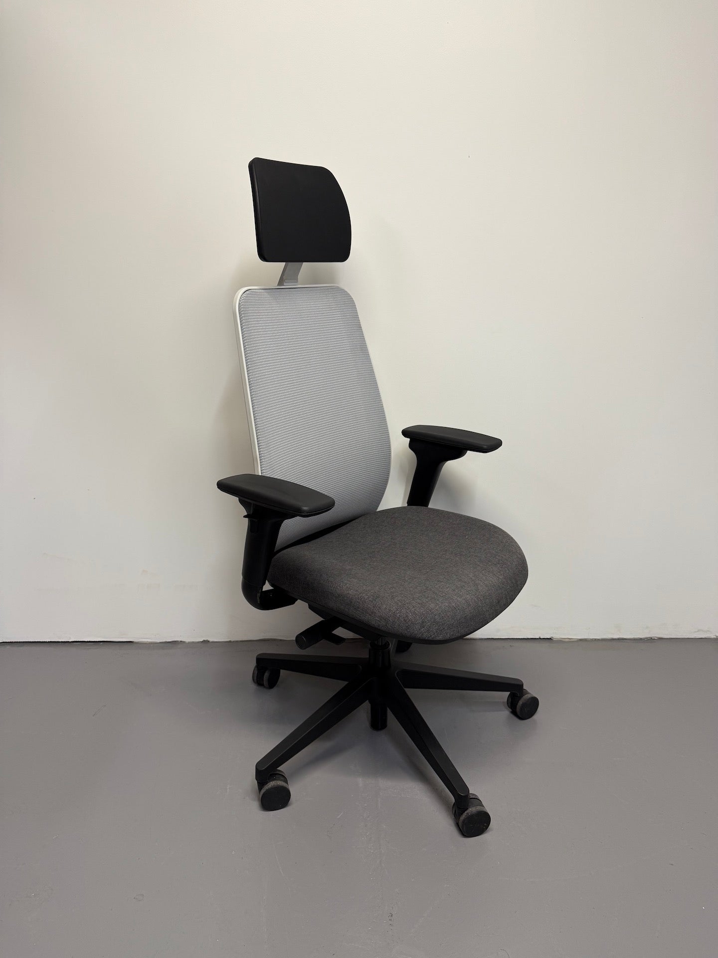 Steelcase Personality Plus Task Chair with Arms & Headrest – Ex-Showroom Stock