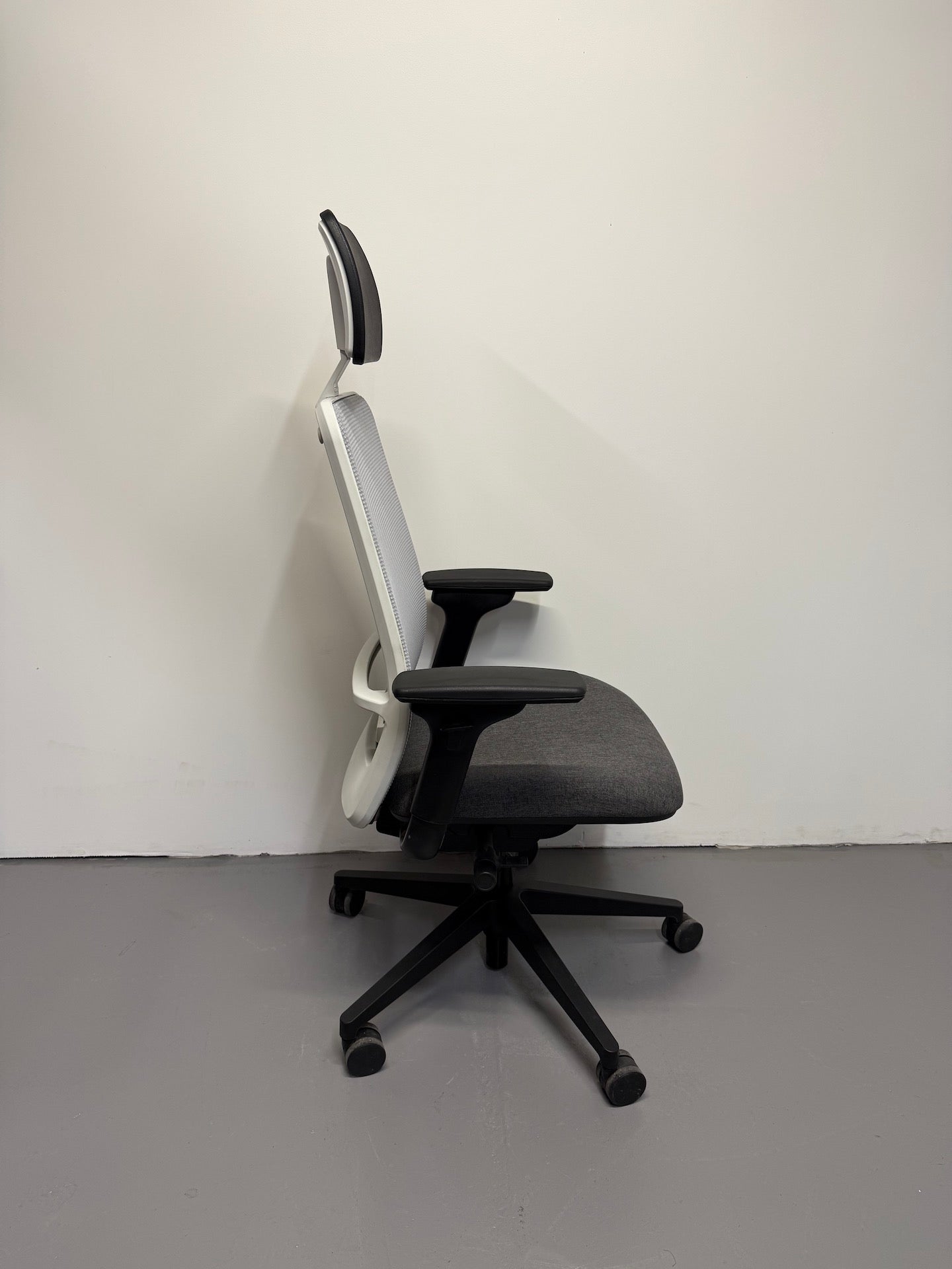 Steelcase Personality Plus Task Chair with Arms & Headrest – Ex-Showroom Stock