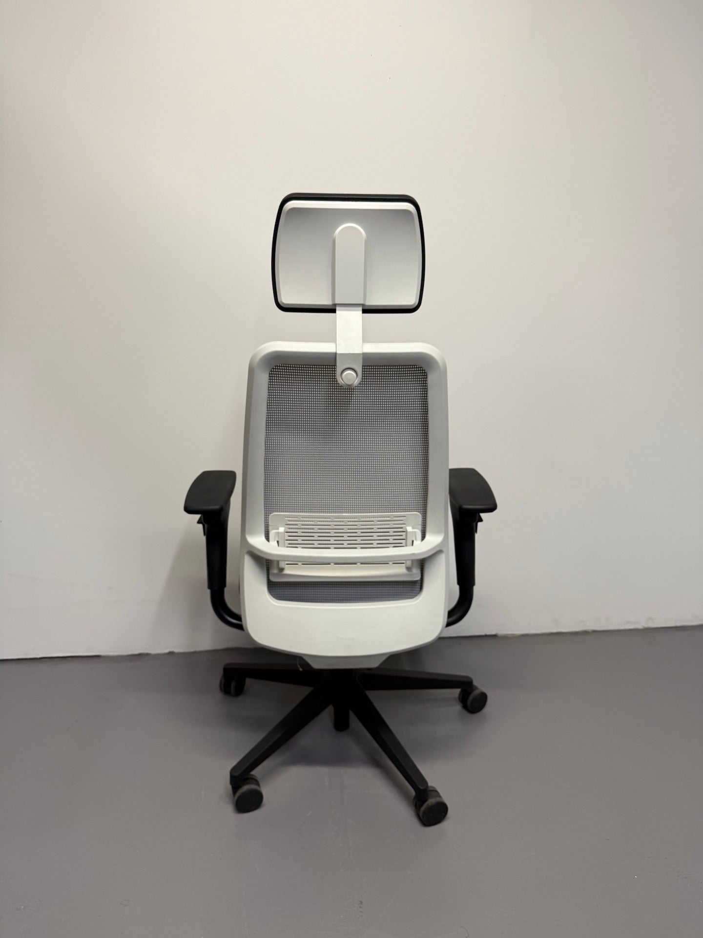 Steelcase Personality Plus Task Chair with Arms & Headrest – Ex-Showroom Stock