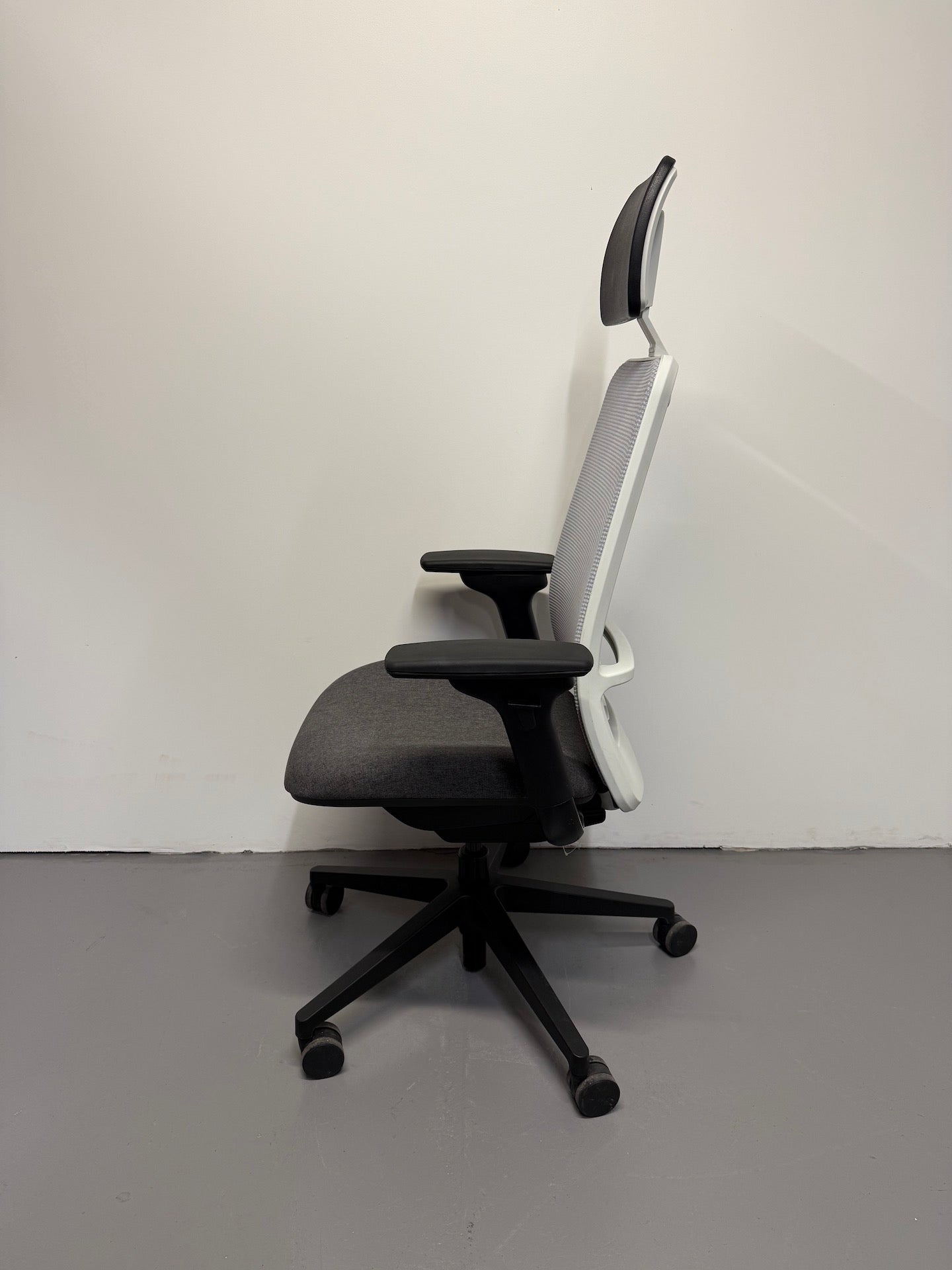 Steelcase Personality Plus Task Chair with Arms & Headrest – Ex-Showroom Stock