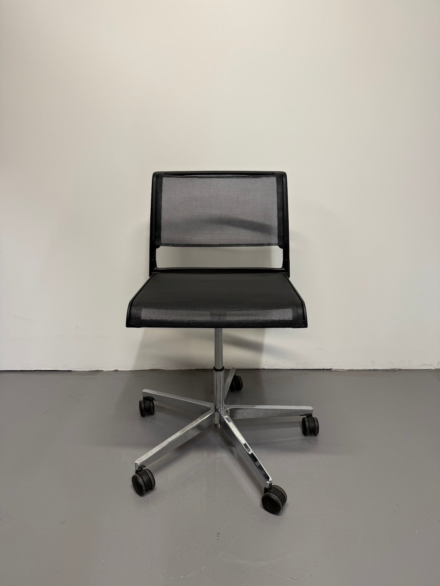 Wilkhahn Aline 232/1 Mesh Conference Chair – Black with Chrome Base