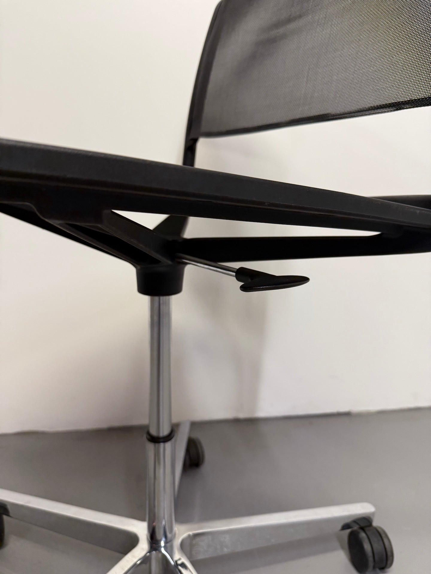 Wilkhahn Aline 232/1 Mesh Conference Chair – Black with Chrome Base