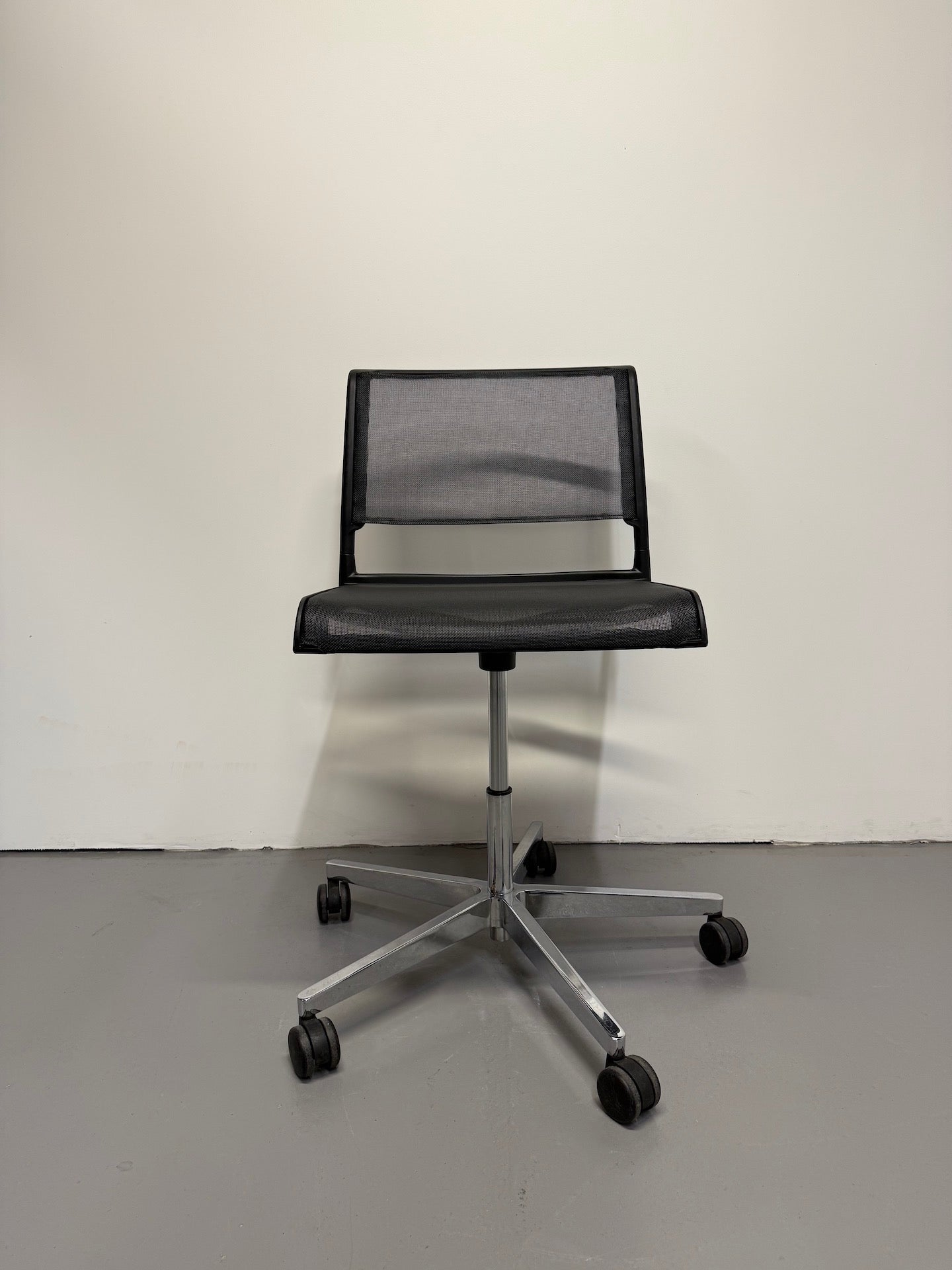 Wilkhahn Aline 232/1 Mesh Conference Chair – Black with Chrome Base