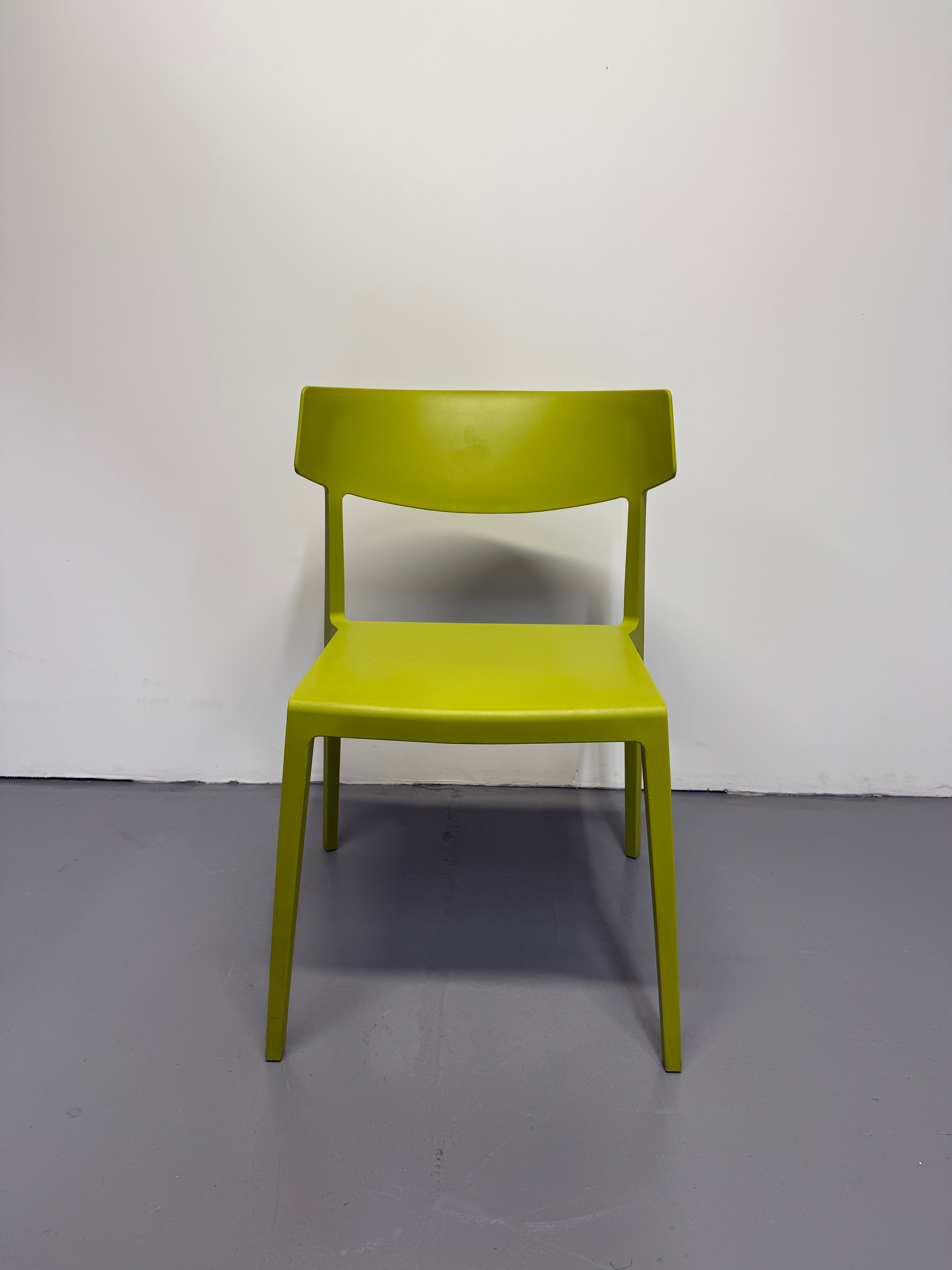 Actiu Wing Stacking Chair – Green