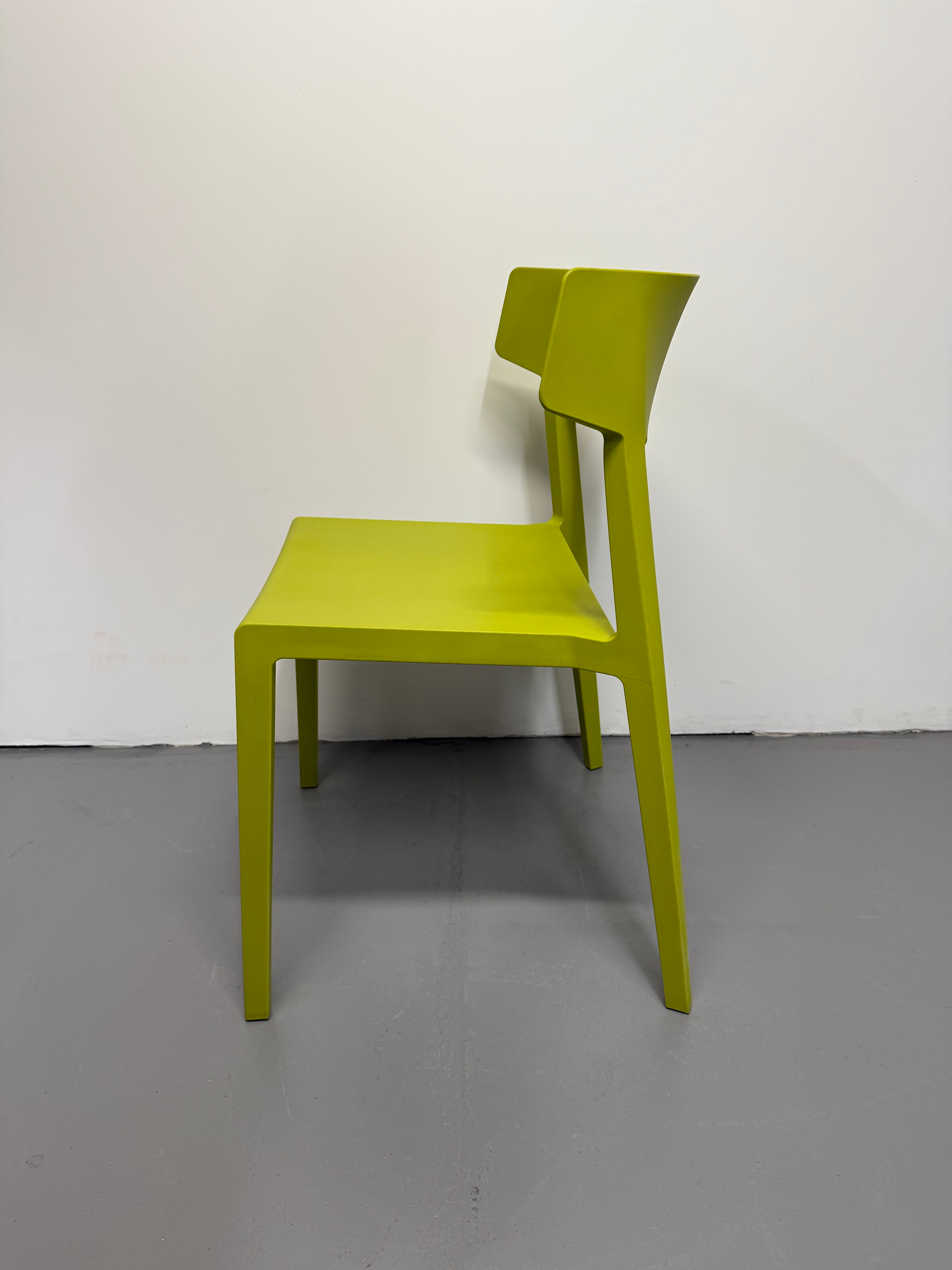 Actiu Wing Stacking Chair – Green