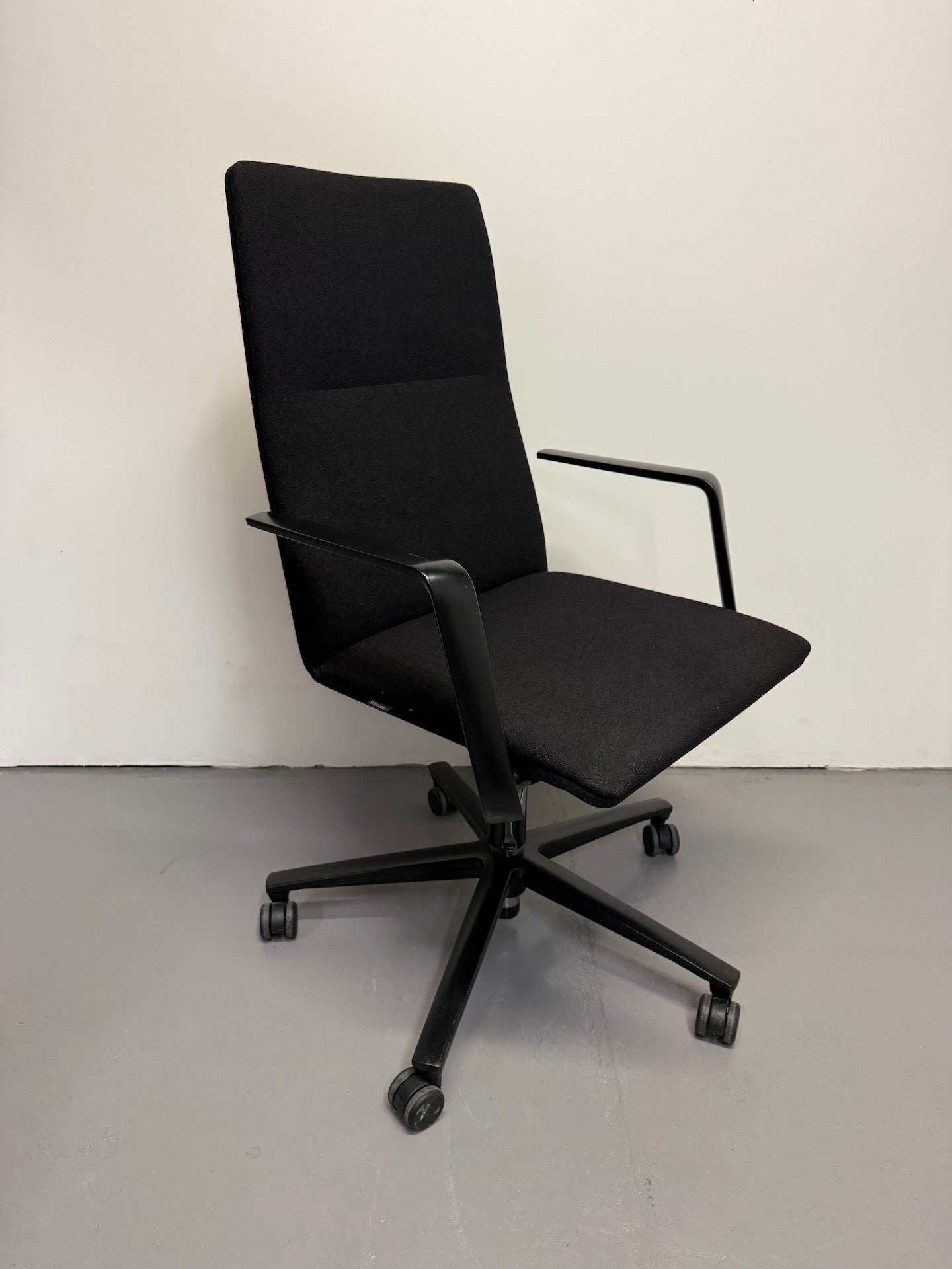 Wilkhahn FS 204/7 Medium Back Swivel Chair – Black Fabric with Fixed Arms