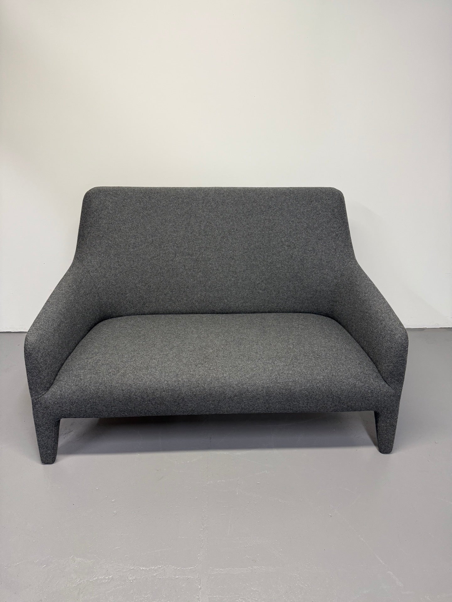 Jardan Kelly 2-Seater Sofa – Dark Grey Wool Blend