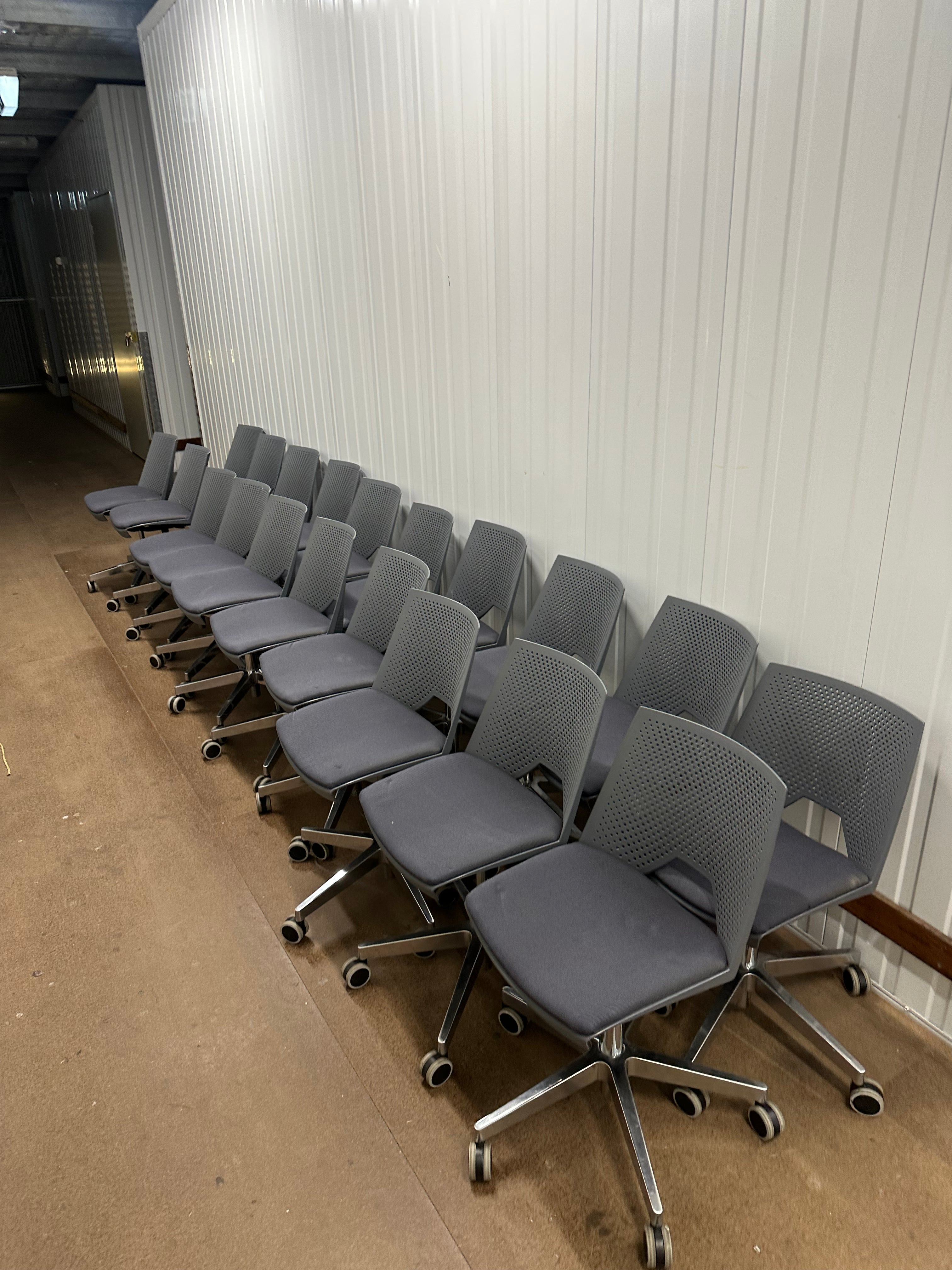 20x Strike Swivel Chair by Paolo Scagnellato Conferance room Chairs