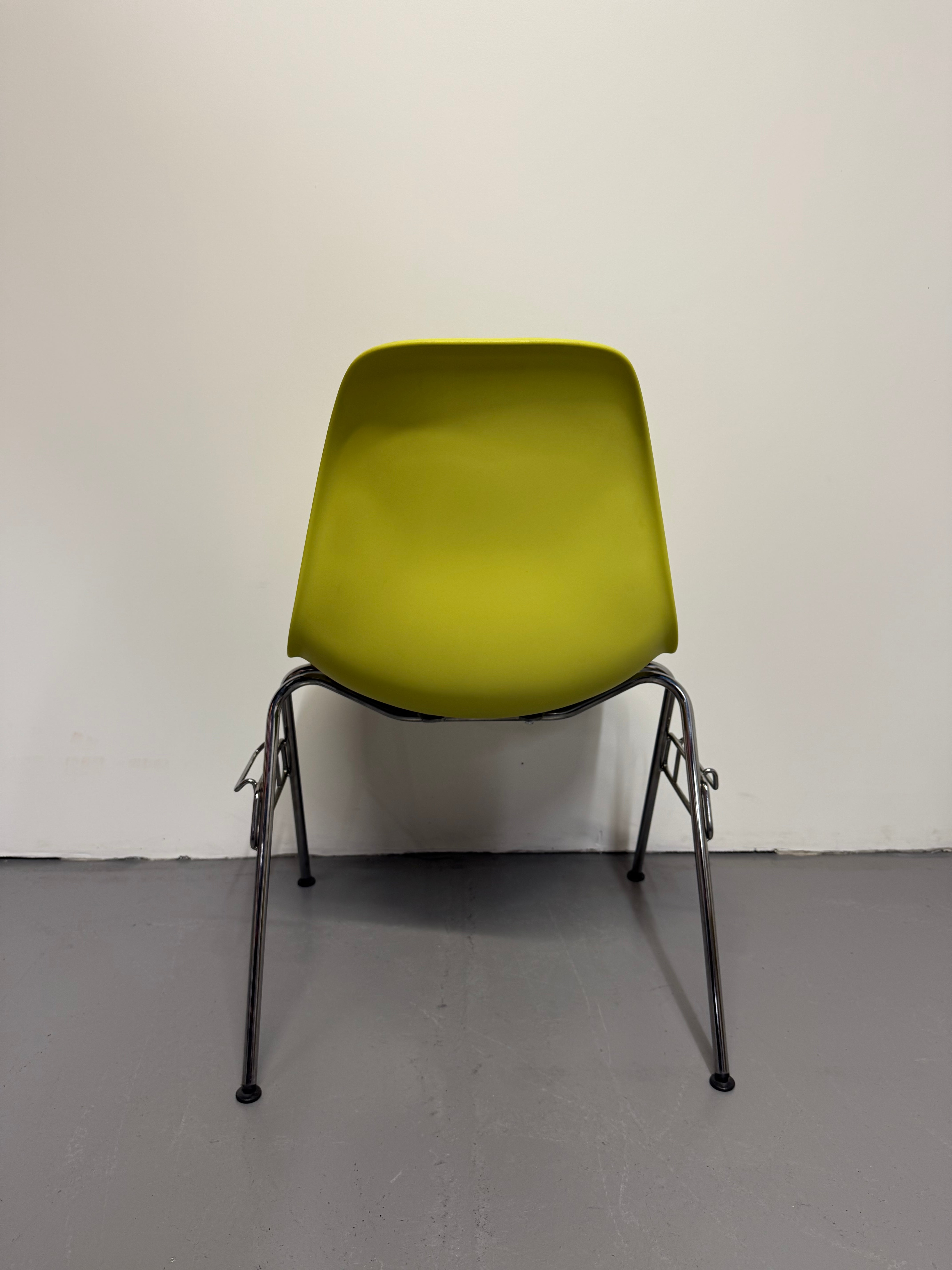 Herman Miller Eames DSS (Molded Plastic Side Chair) – Lime Green, Stacking Base