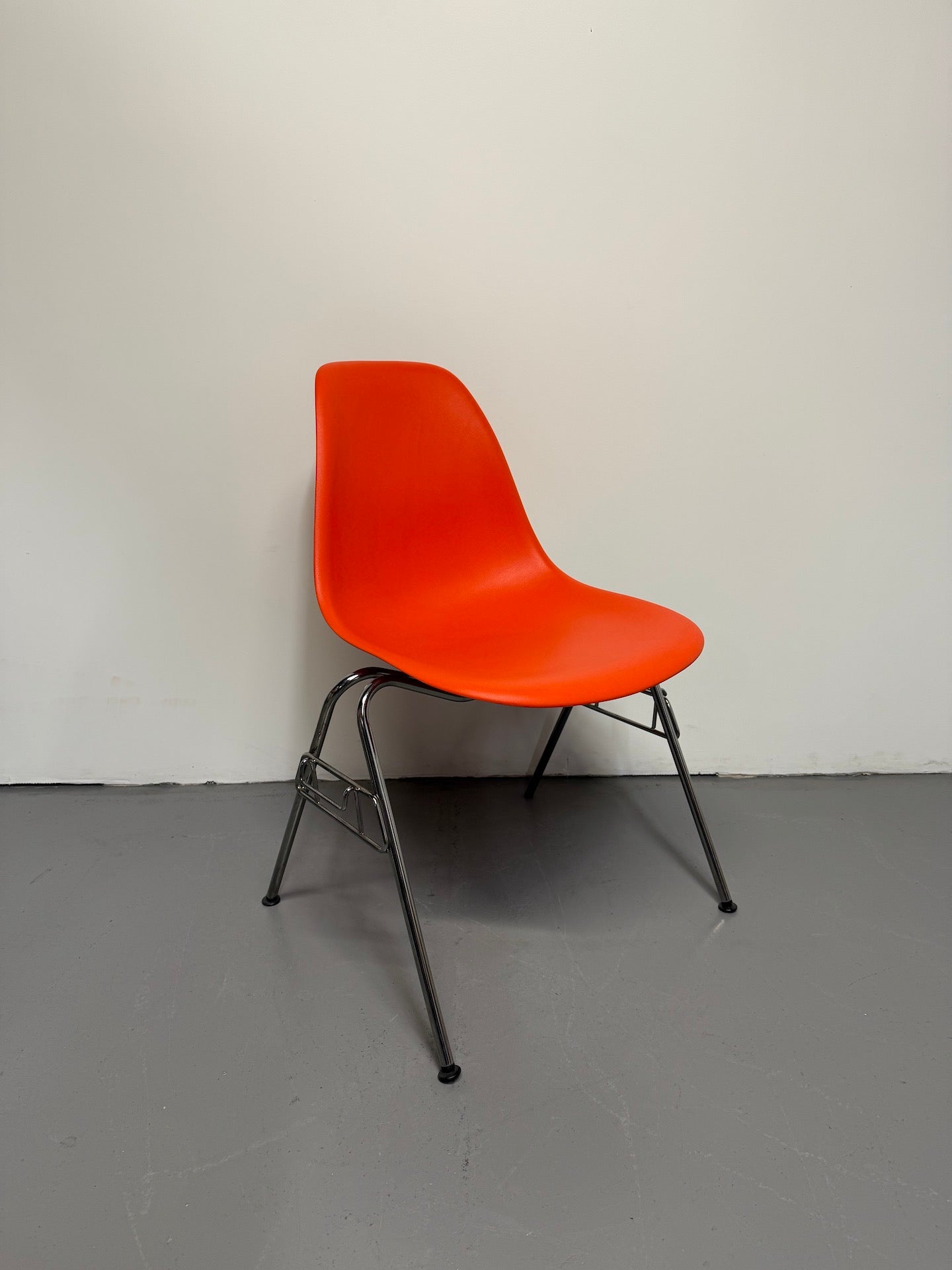 Herman Miller Eames DSS (Molded Plastic Side Chair) – Red, Stacking Base