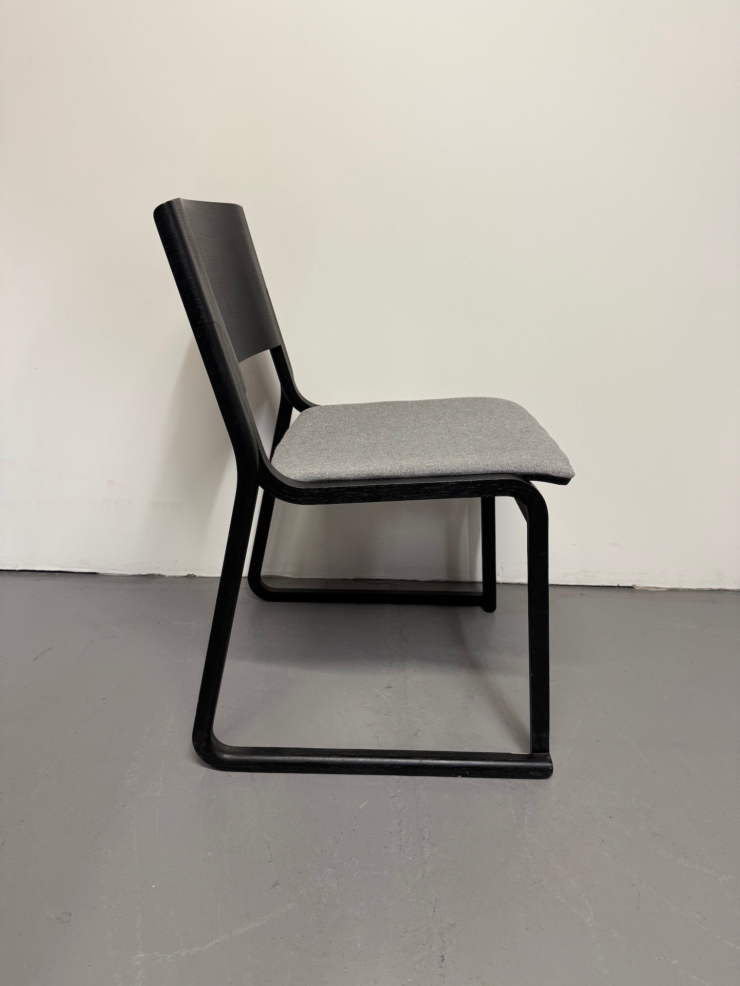 Chorus Theo Dining Chair by Simon Pengelly – Black Frame with Grey Upholstered Seat