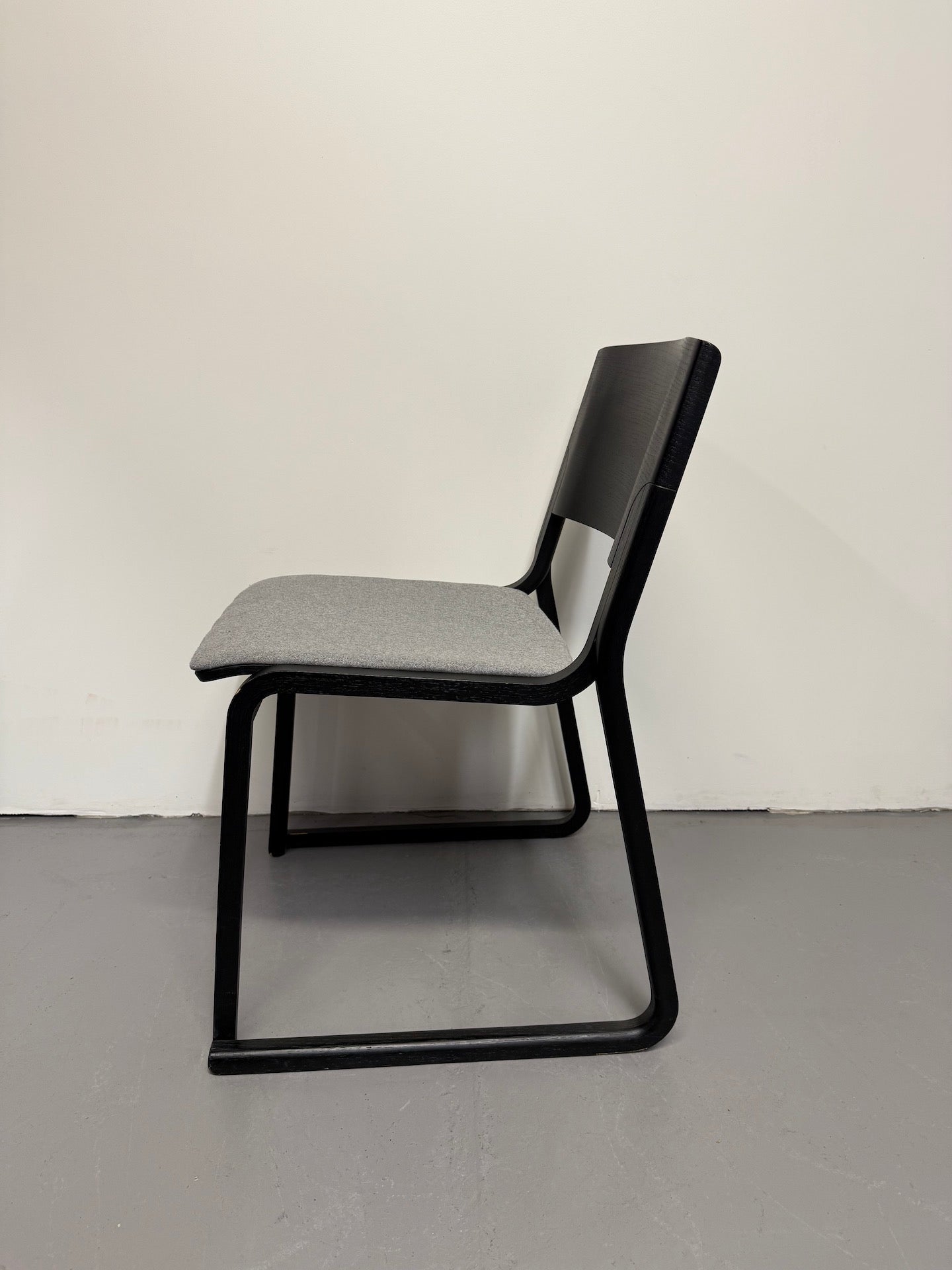 Chorus Theo Dining Chair by Simon Pengelly – Black Frame with Grey Upholstered Seat