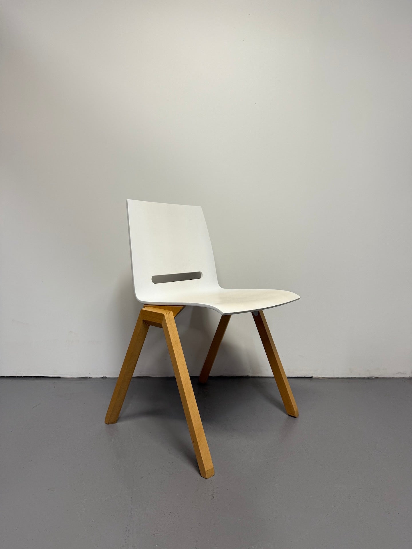 Hussl Forum 2S Chairs – White Bentwood with Solid Beech Base - Stackable