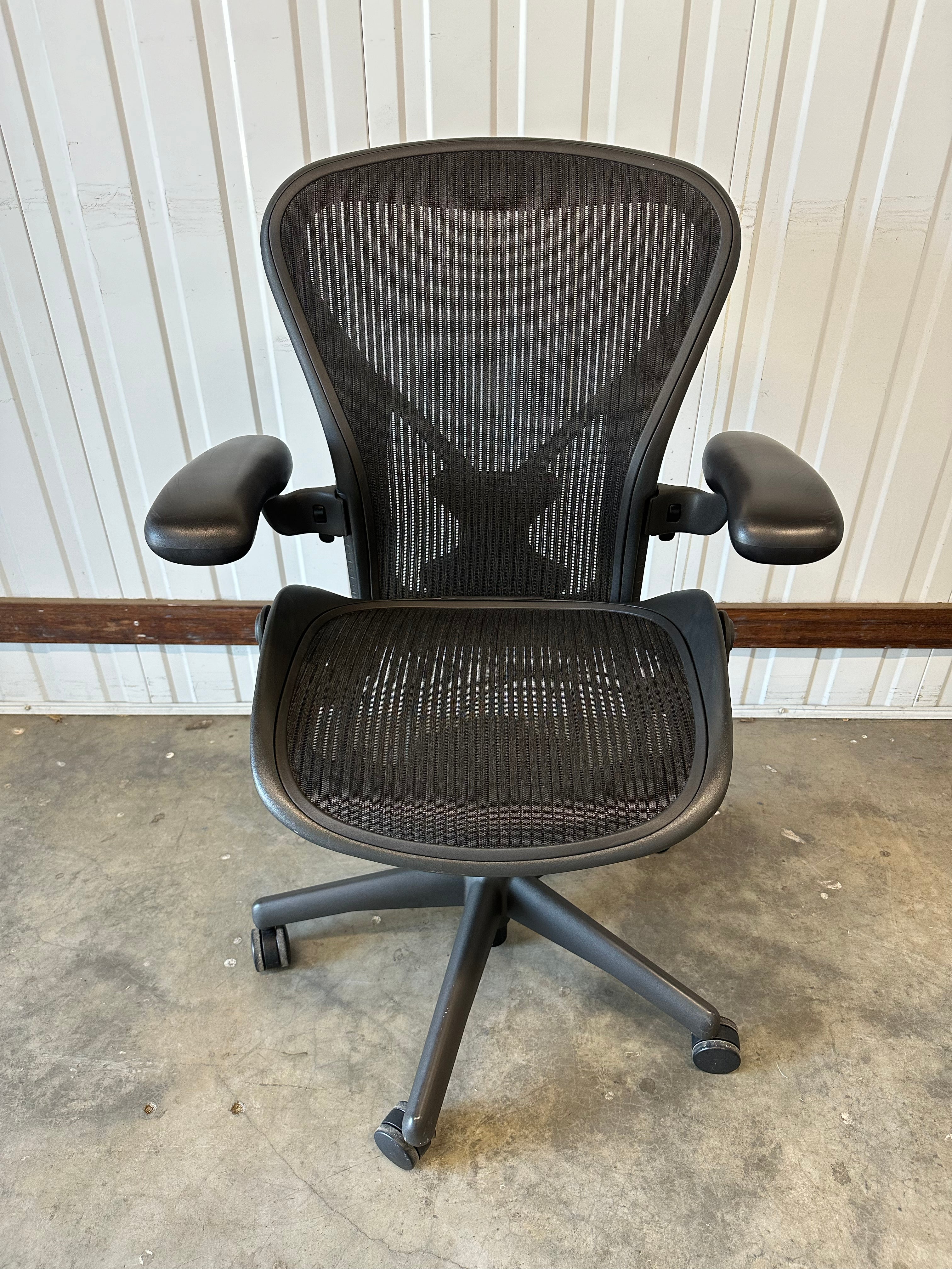 Herman Miller Aeron with Armrest - Posture fit (Size B)
