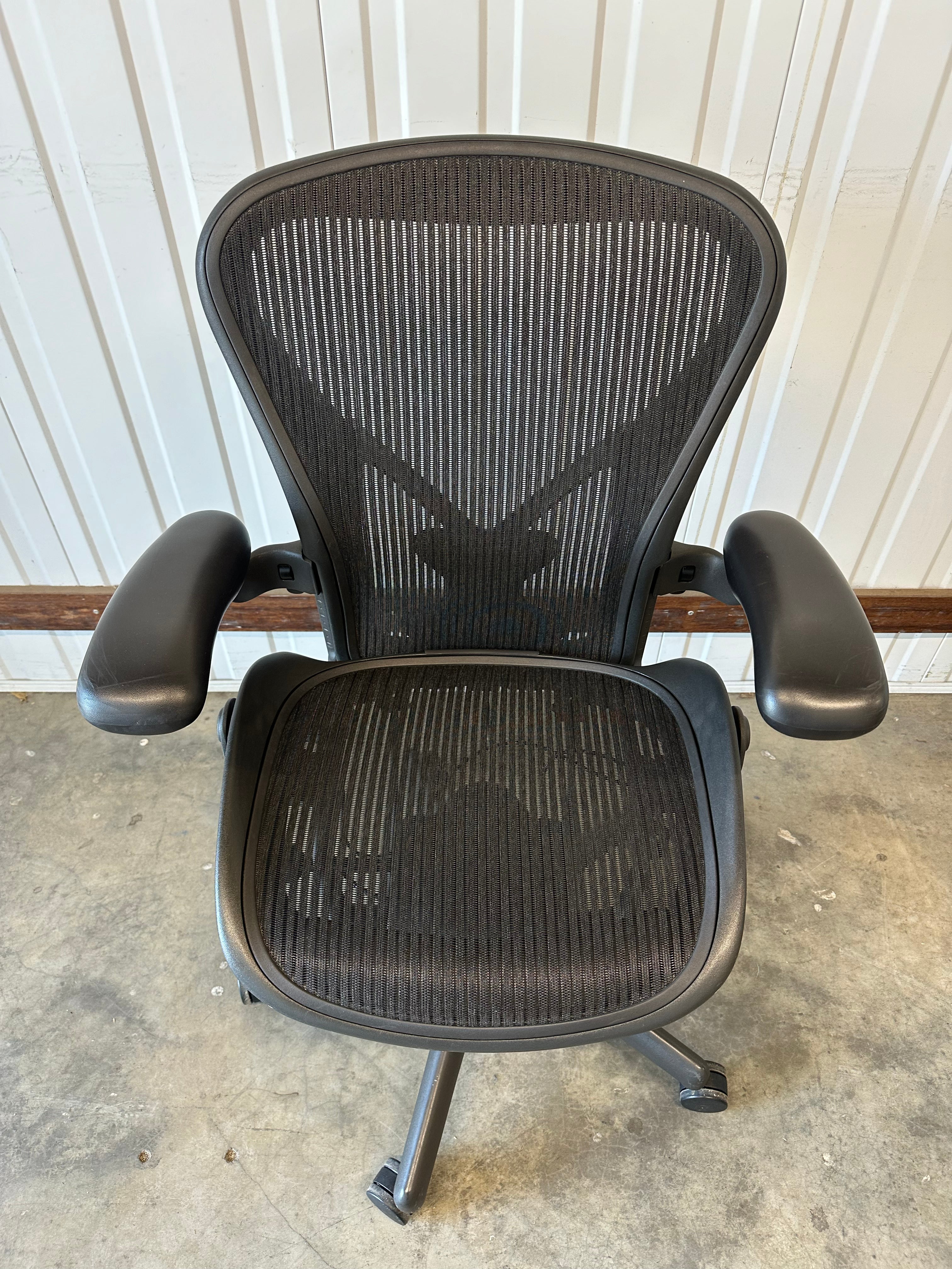 Herman Miller Aeron with Armrest - Posture fit (Size B)