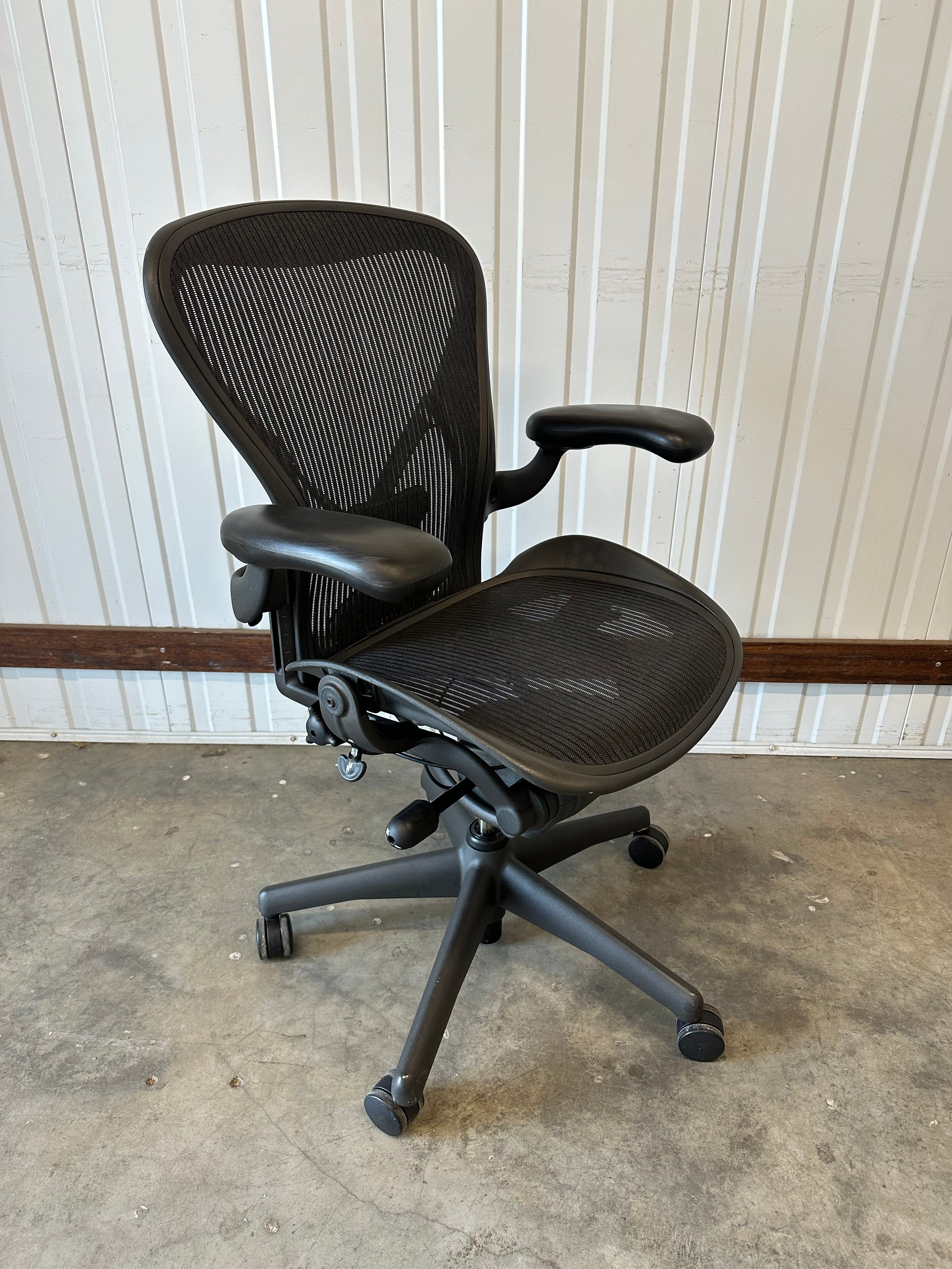 Herman Miller Aeron with Armrest - Posture fit (Size B)
