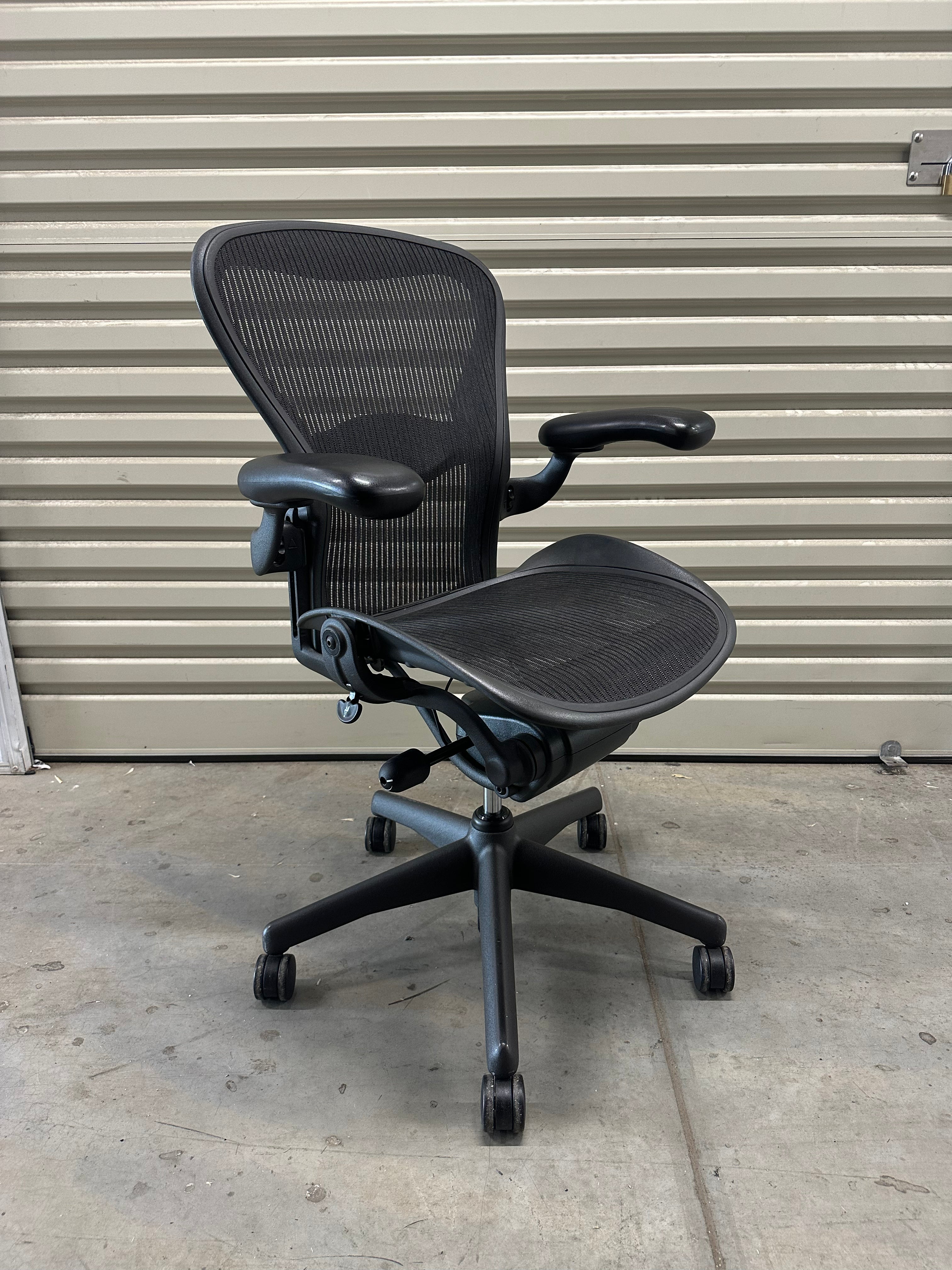 Herman Miller Aeron with Armrest - Lumber Support (Size B)