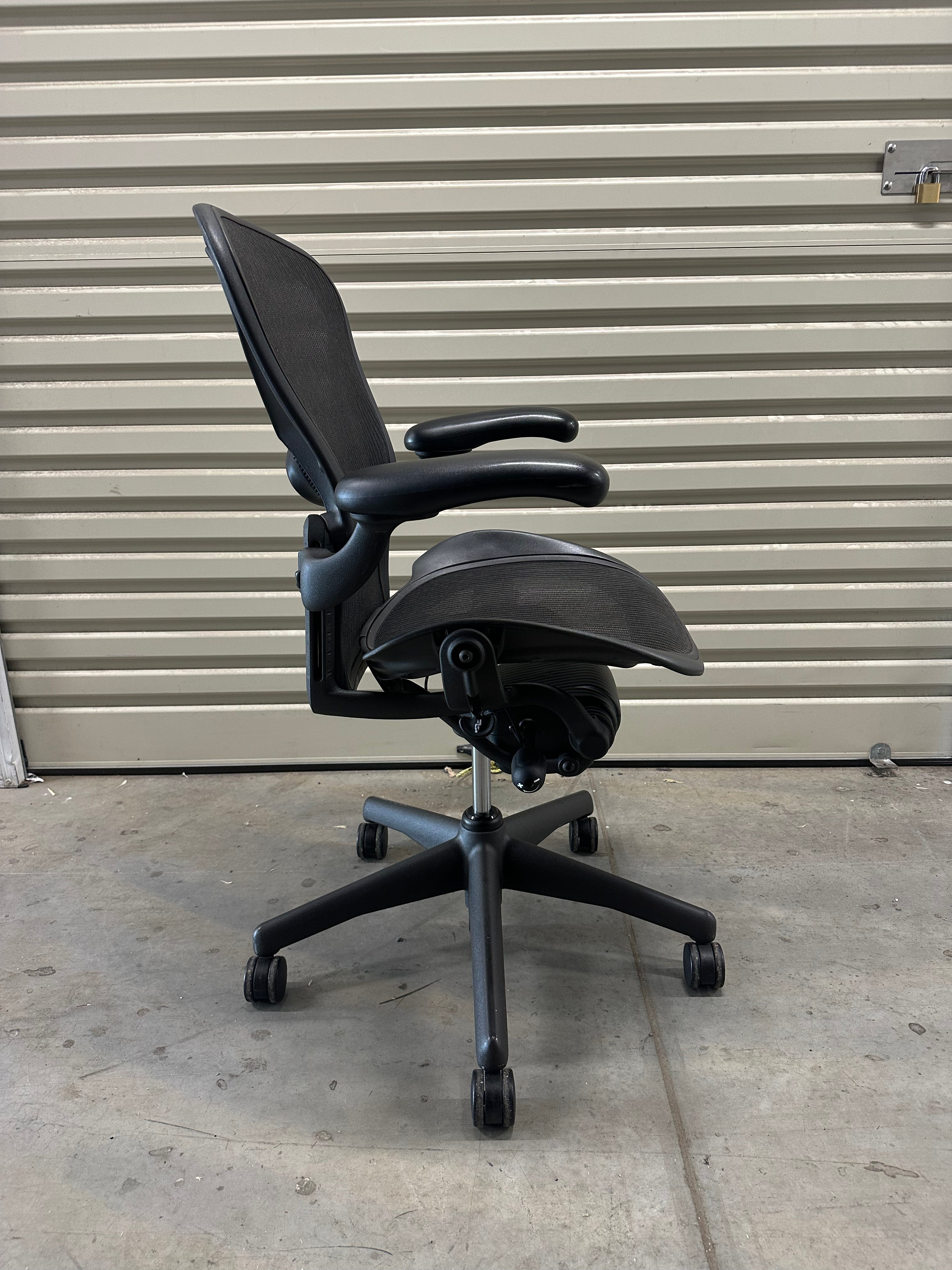 Herman Miller Aeron with Armrest - Lumber Support (Size B)