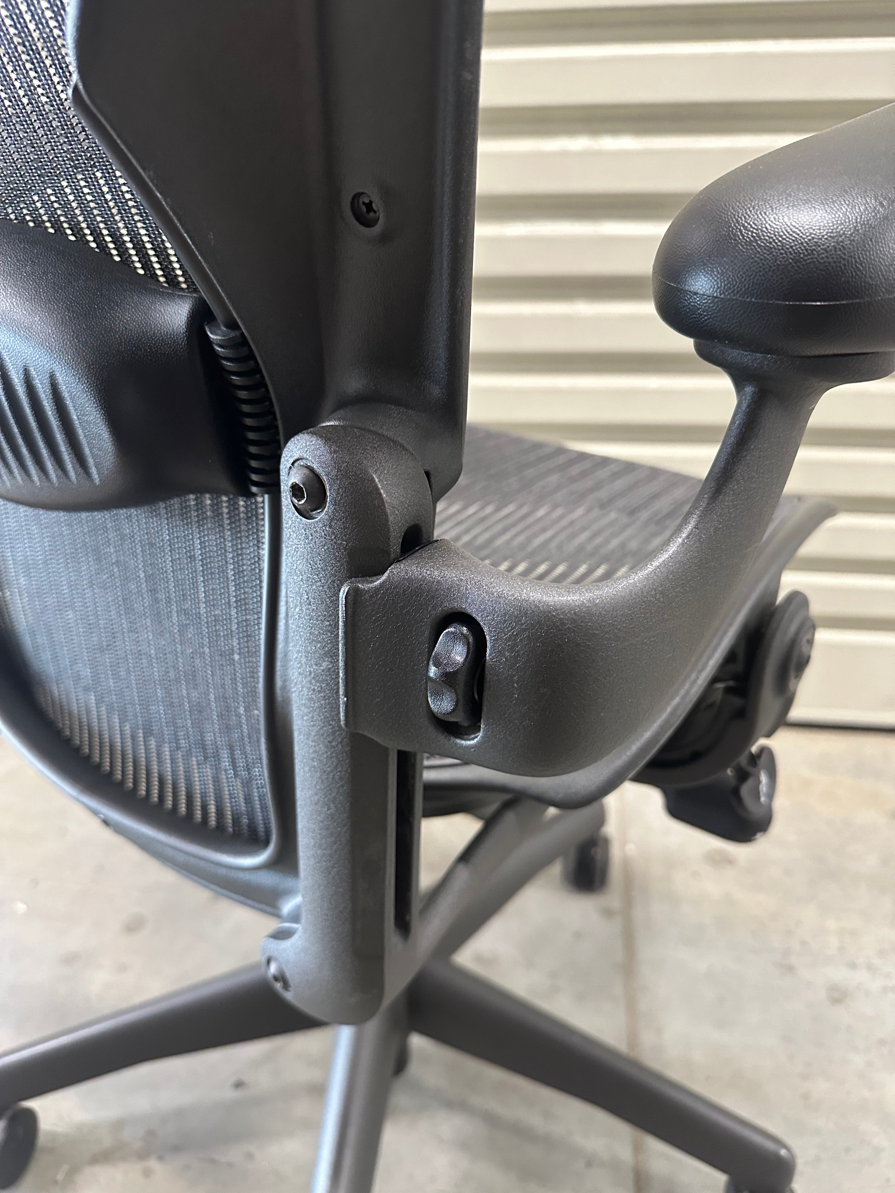 Herman Miller Aeron with Armrest - Lumber Support (Size B)