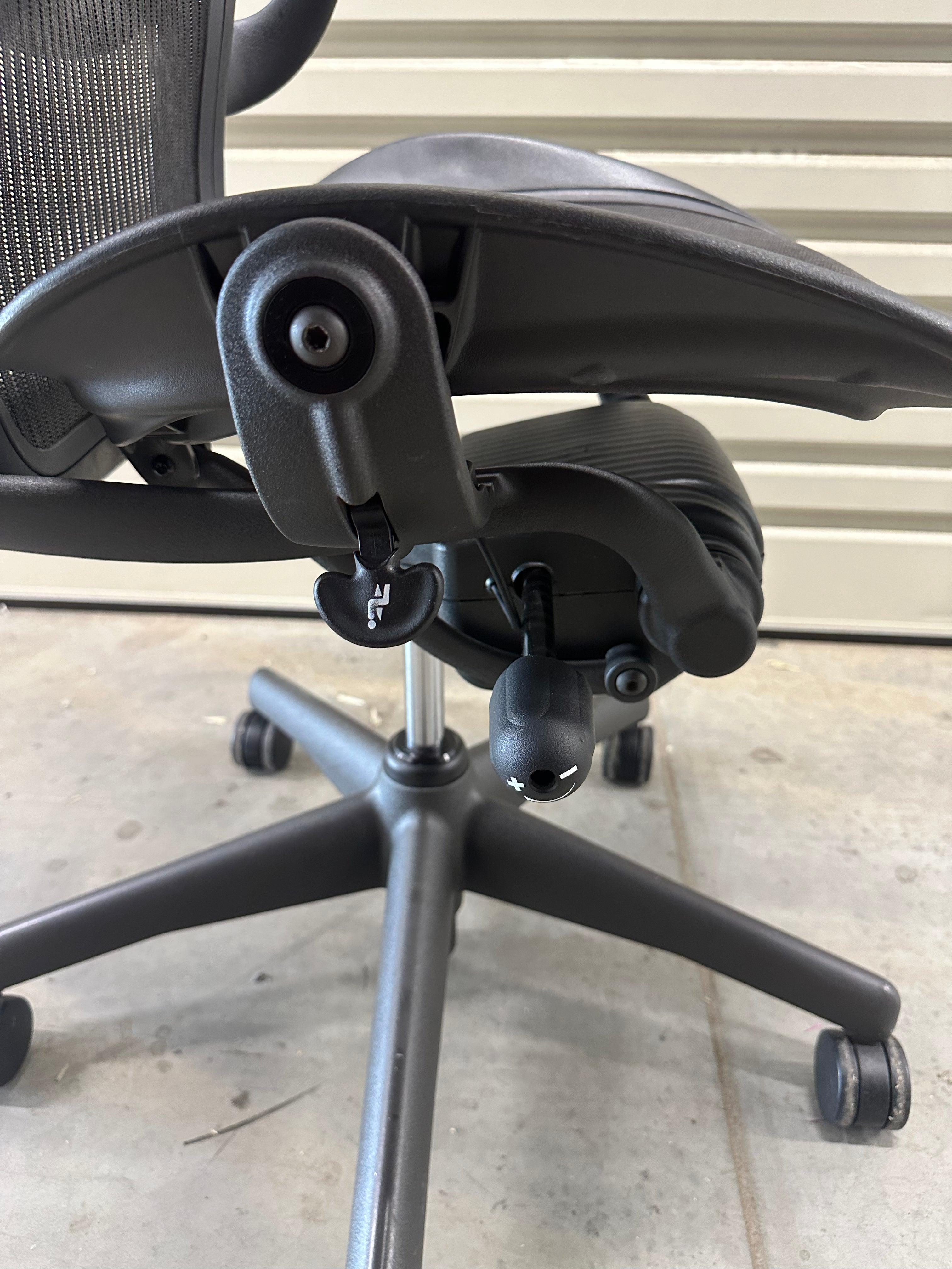 Herman Miller Aeron with Armrest - Lumber Support (Size B)