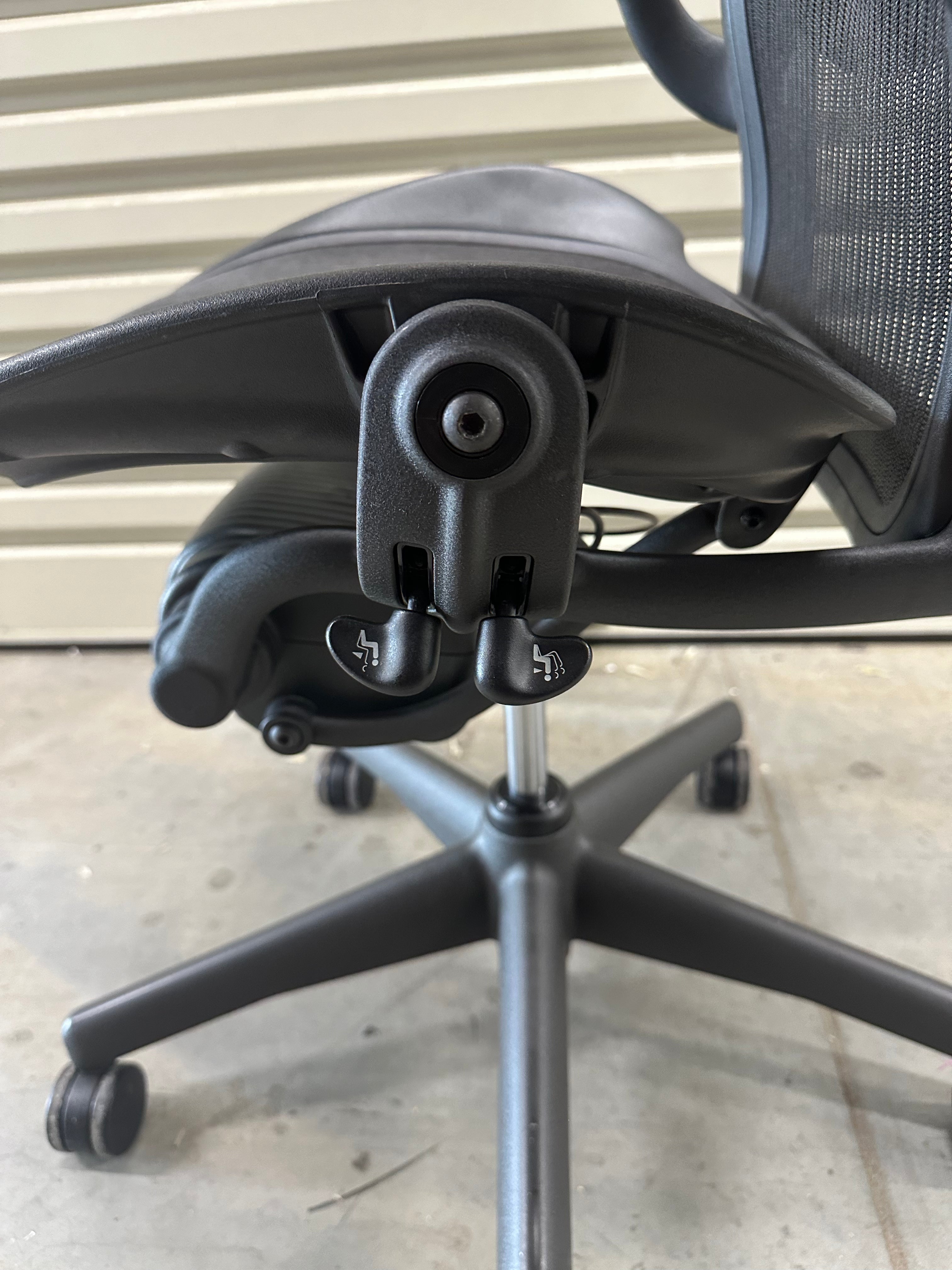 Herman Miller Aeron with Armrest - Lumber Support (Size B)