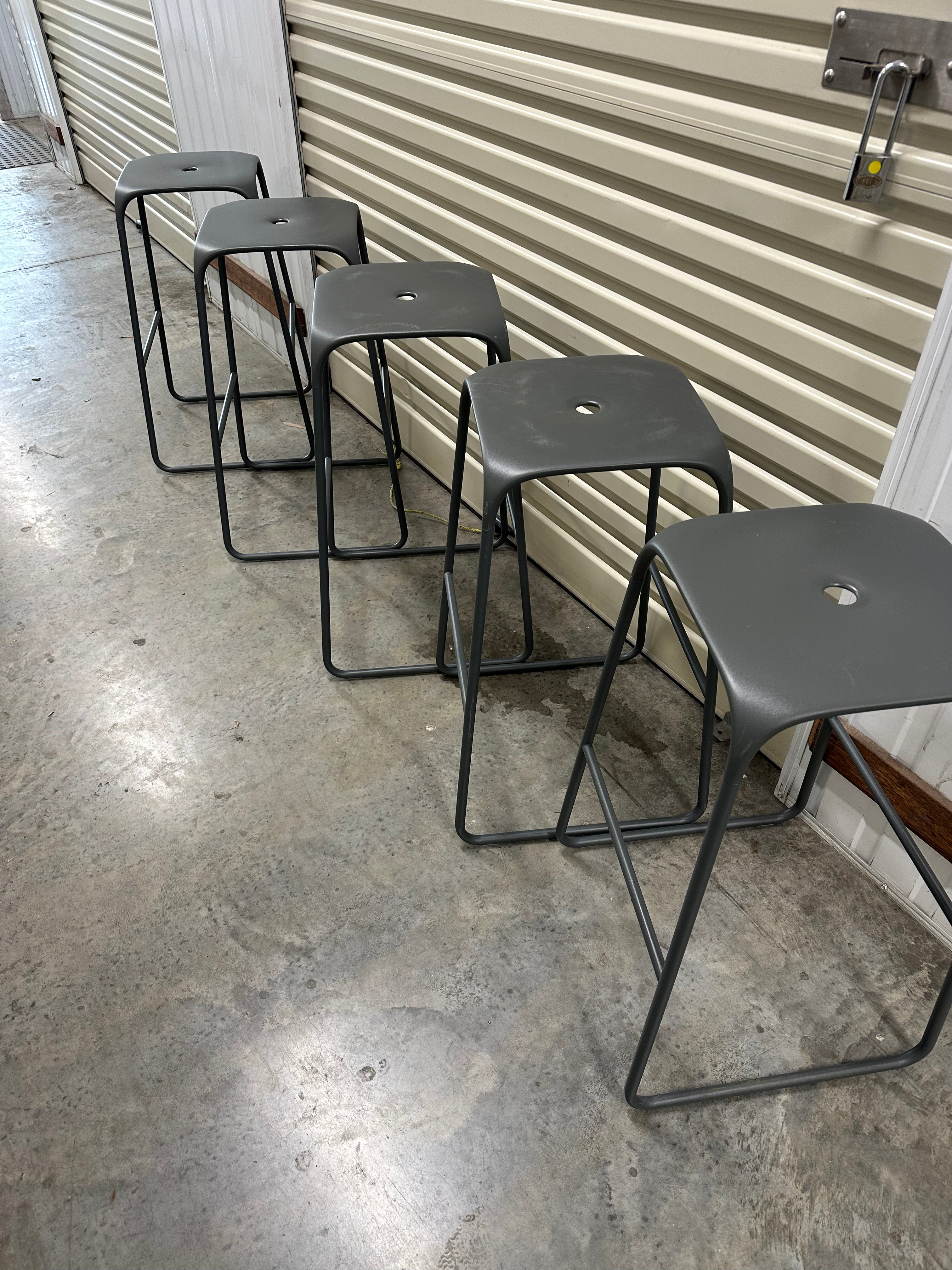 Infiniti Bobo Bar Stool designed by Fabrizio Batoni - Grey