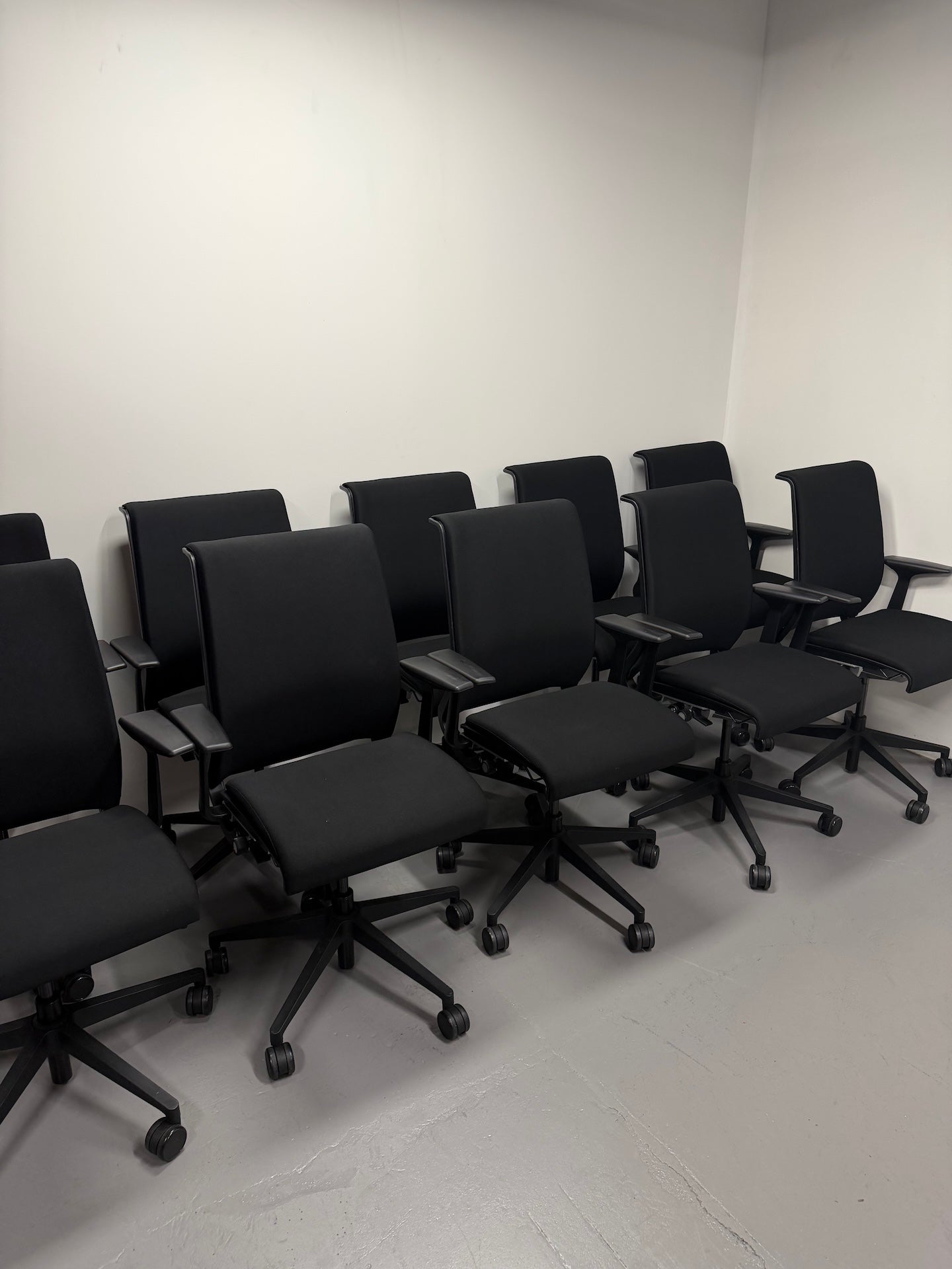 Steelcase Think Boardroom / Meeting Chair – Fixed Arms | Black