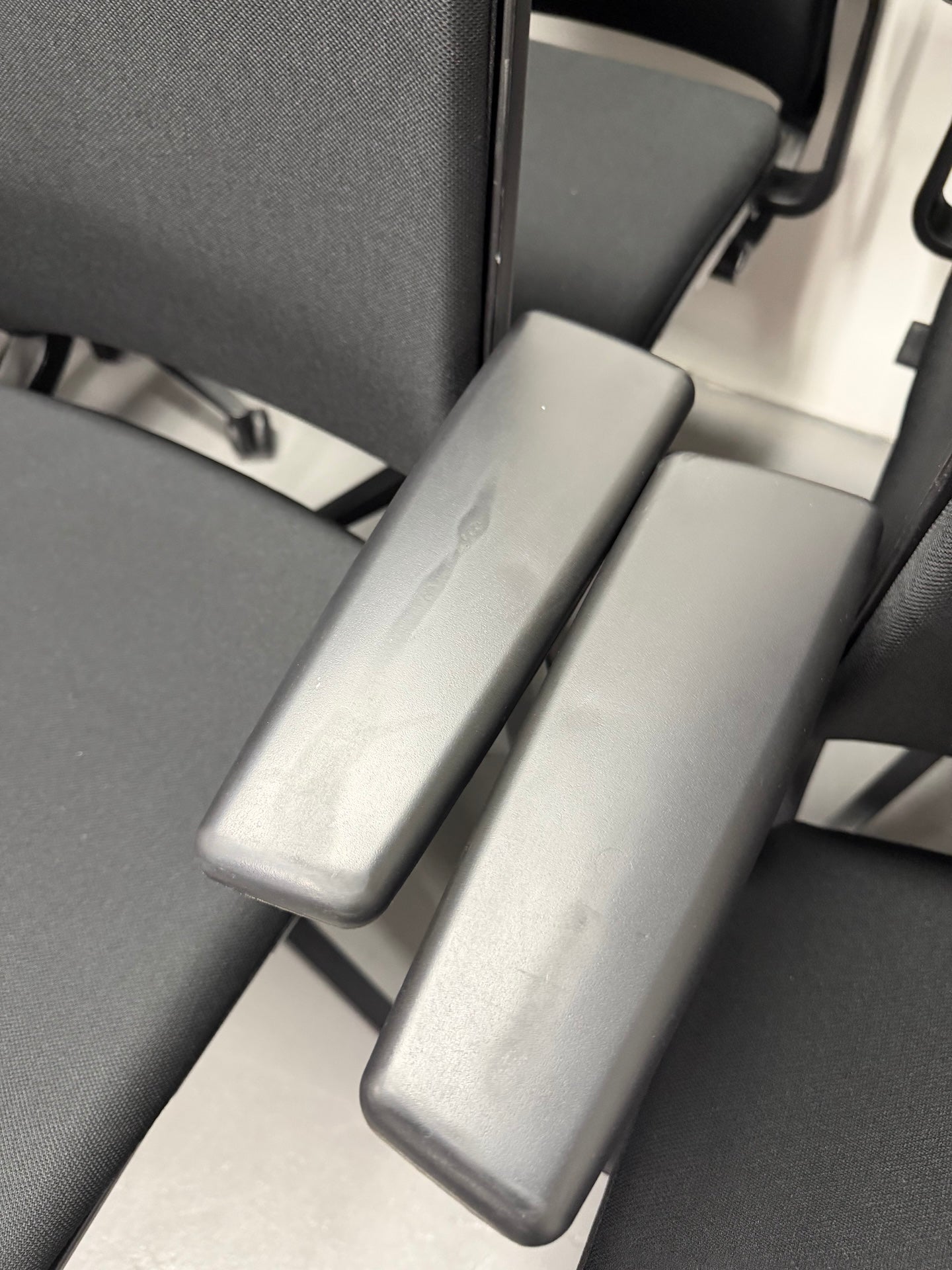 Steelcase Think Boardroom / Meeting Chair – Fixed Arms | Black