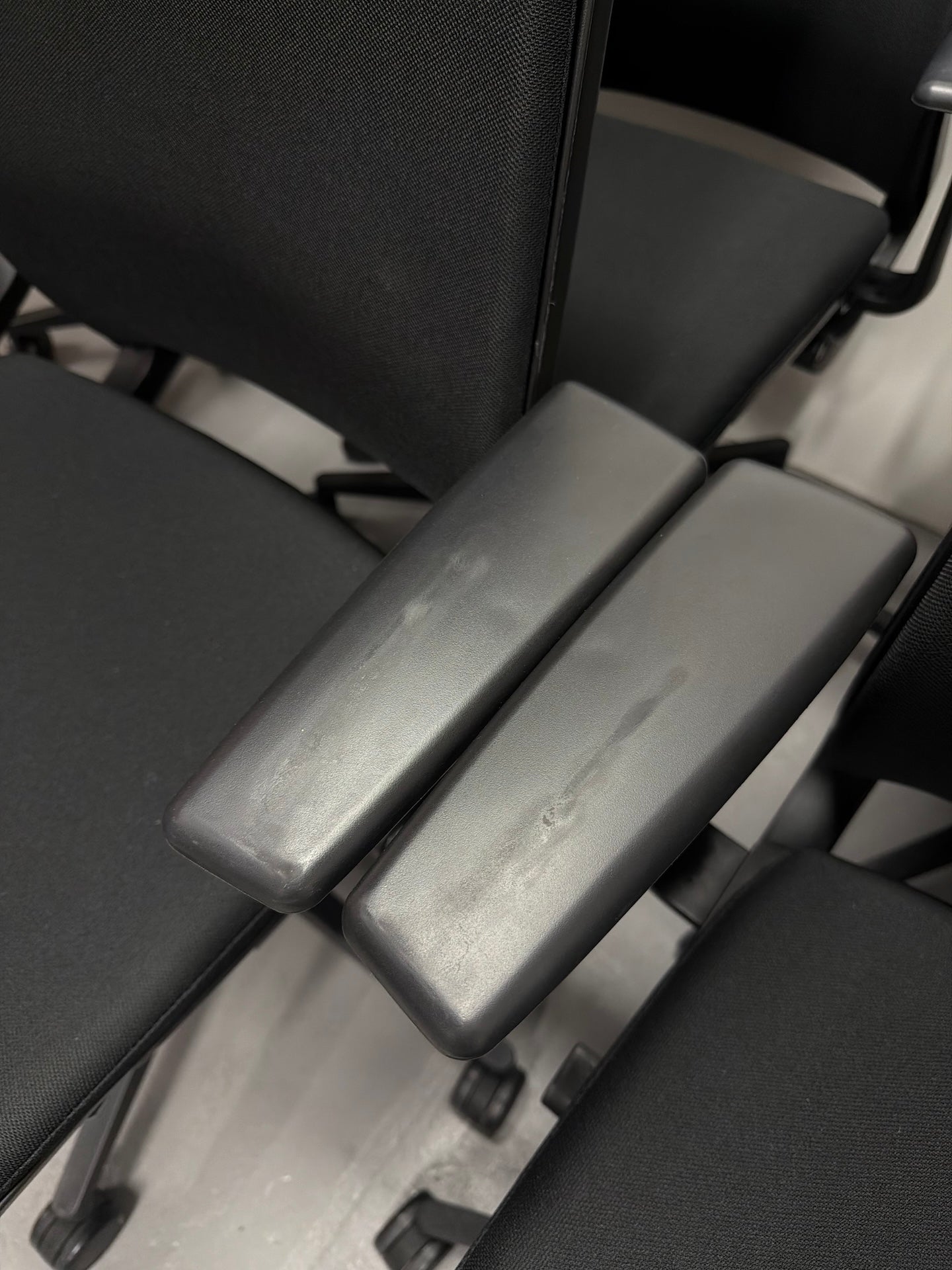 Steelcase Think Boardroom / Meeting Chair – Fixed Arms | Black