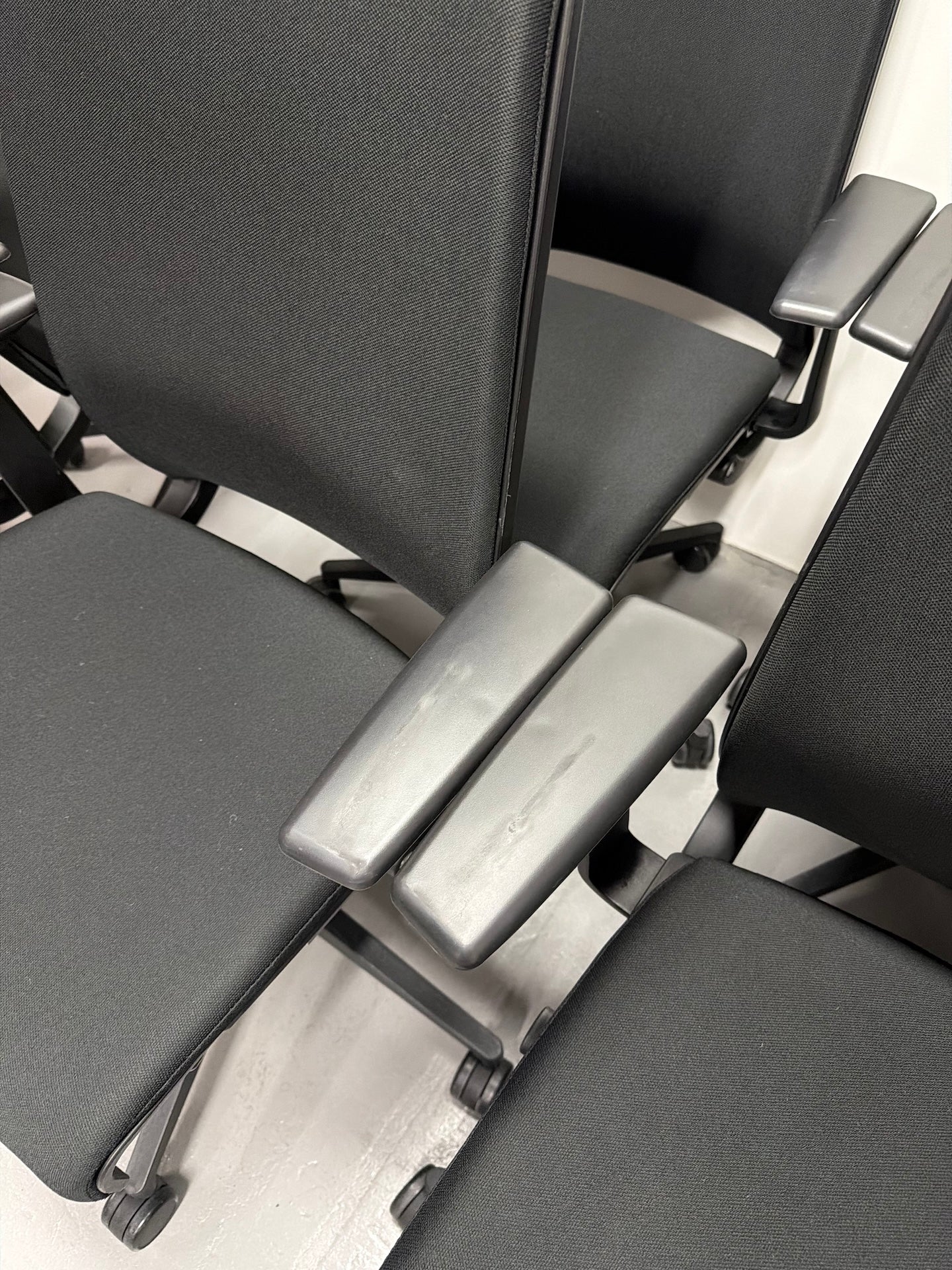 Steelcase Think Boardroom / Meeting Chair – Fixed Arms | Black