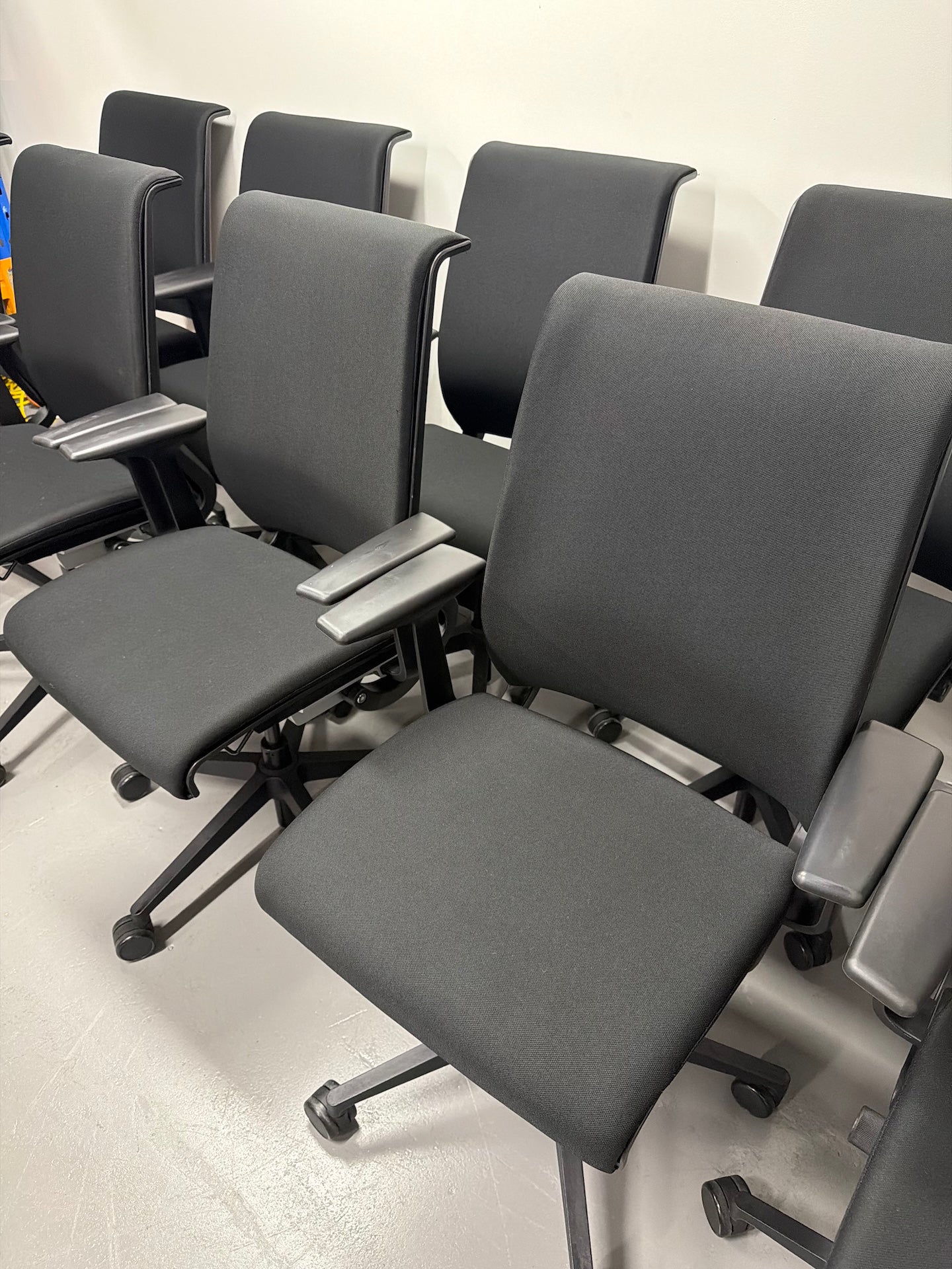 Steelcase Think Boardroom / Meeting Chair – Fixed Arms | Black