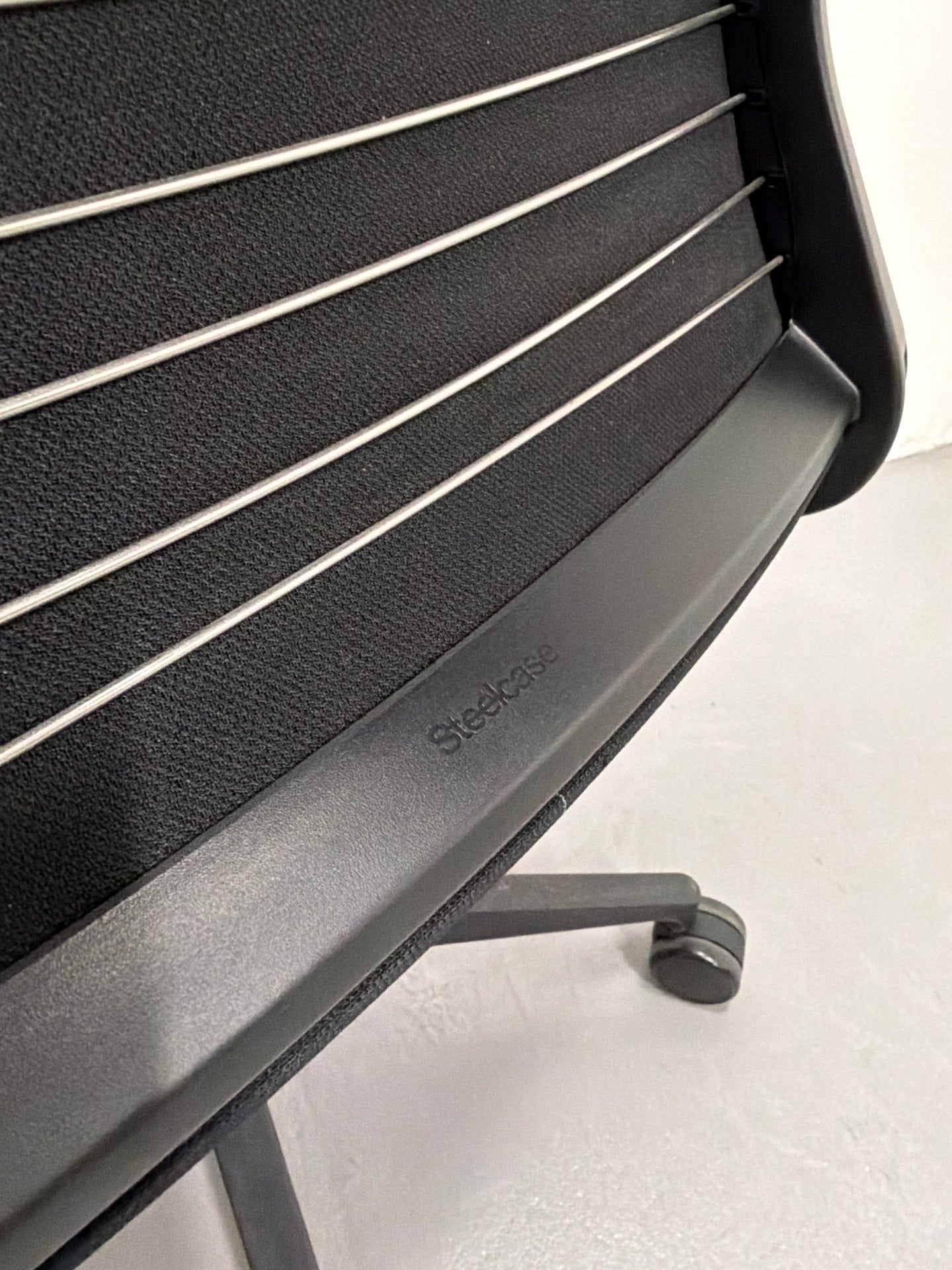 Steelcase Think Boardroom / Meeting Chair – Fixed Arms | Black