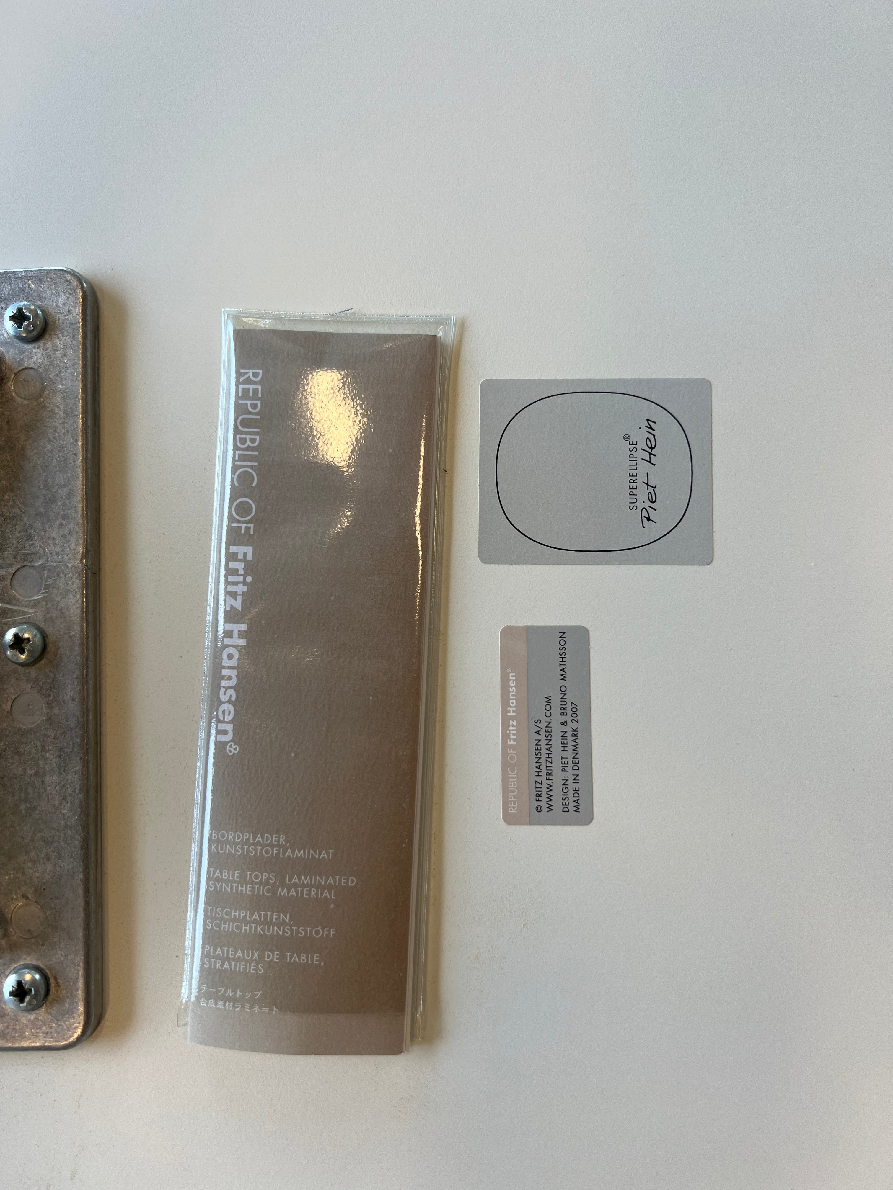 Fritz Hansen Circular A826 Dining Table