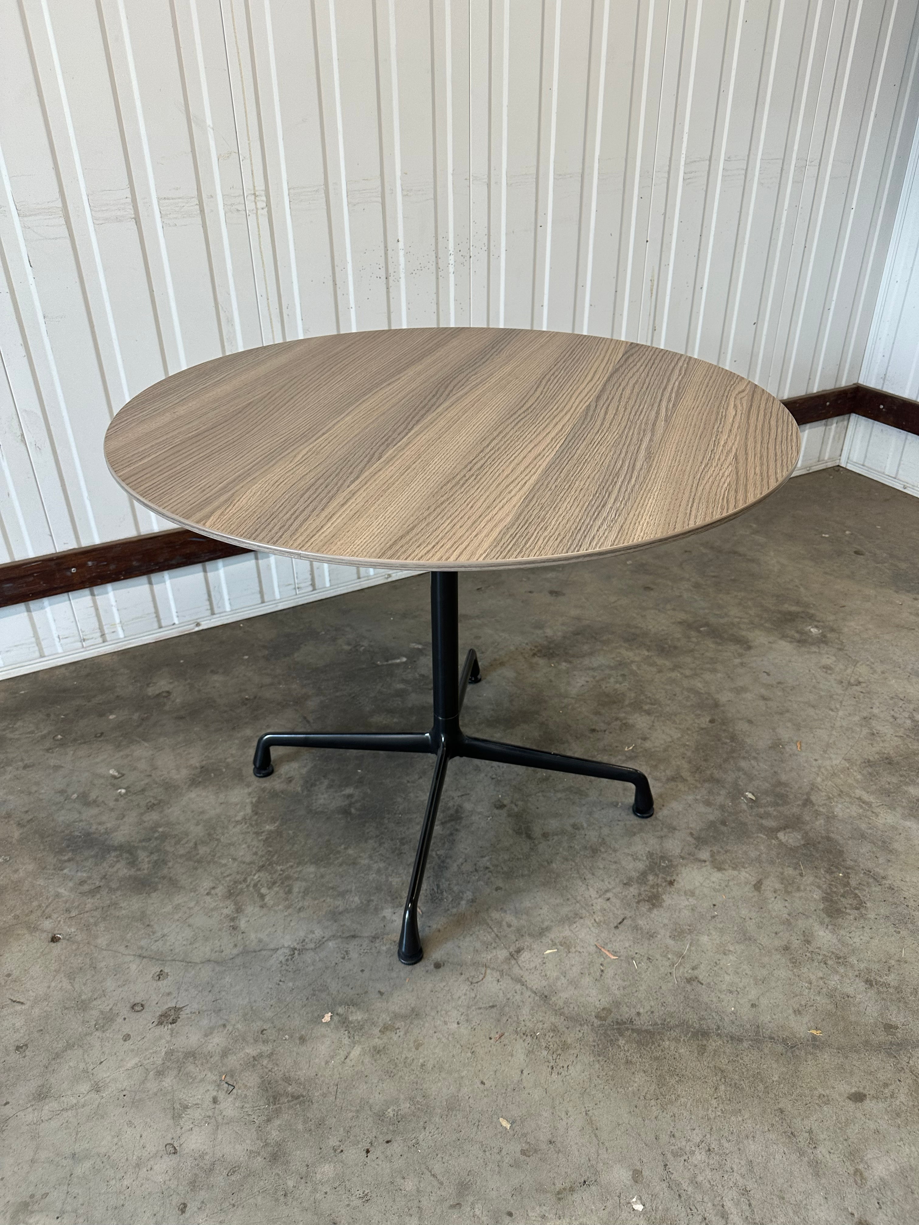 Herman Miller Eames Round Group Table / Meeting Table – Oak Top